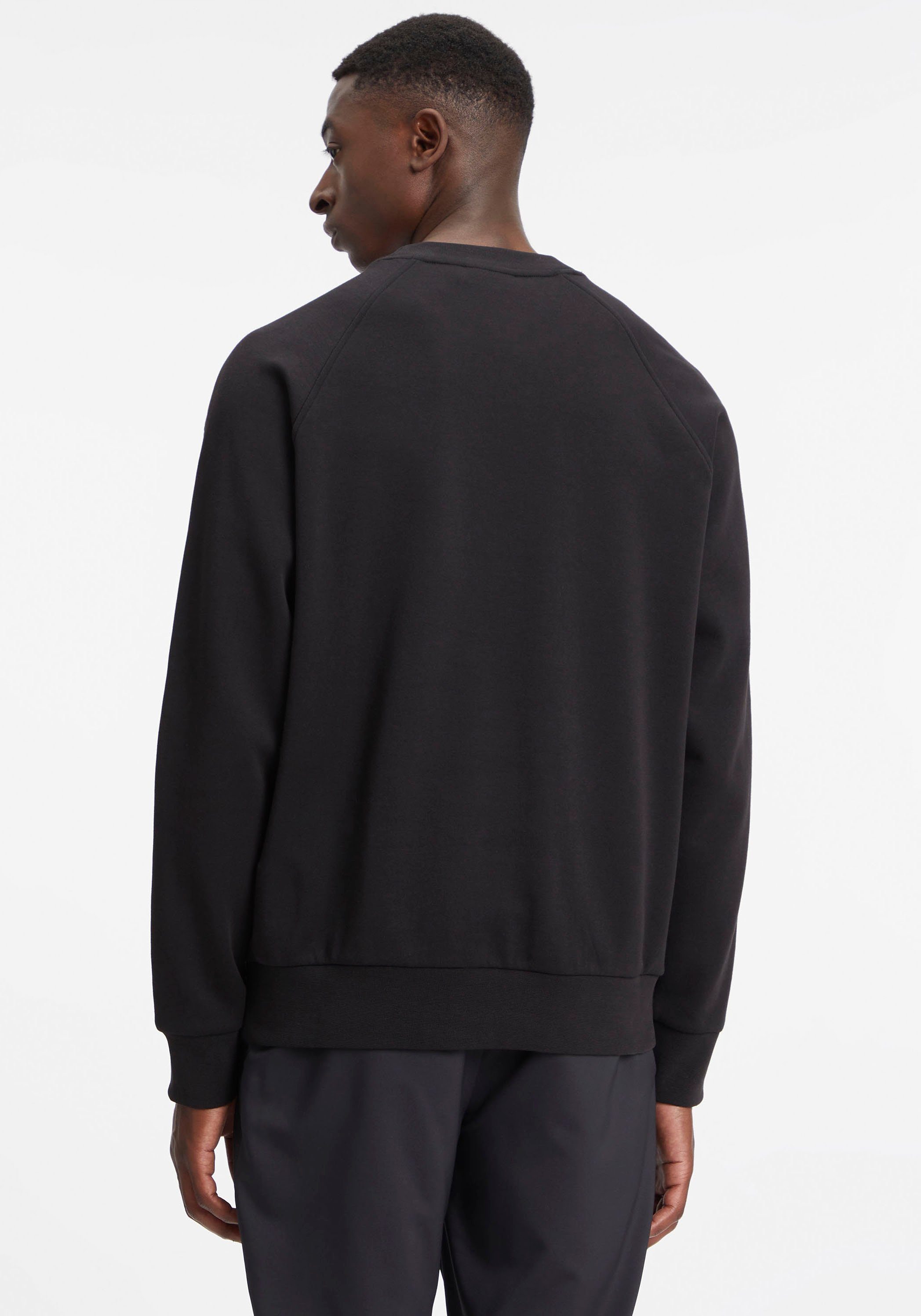 Calvin Klein Sweatshirt LOGO TAPE schwarz Logo-Streifen am mit Ärmel COMFORT SWEATSHIRT