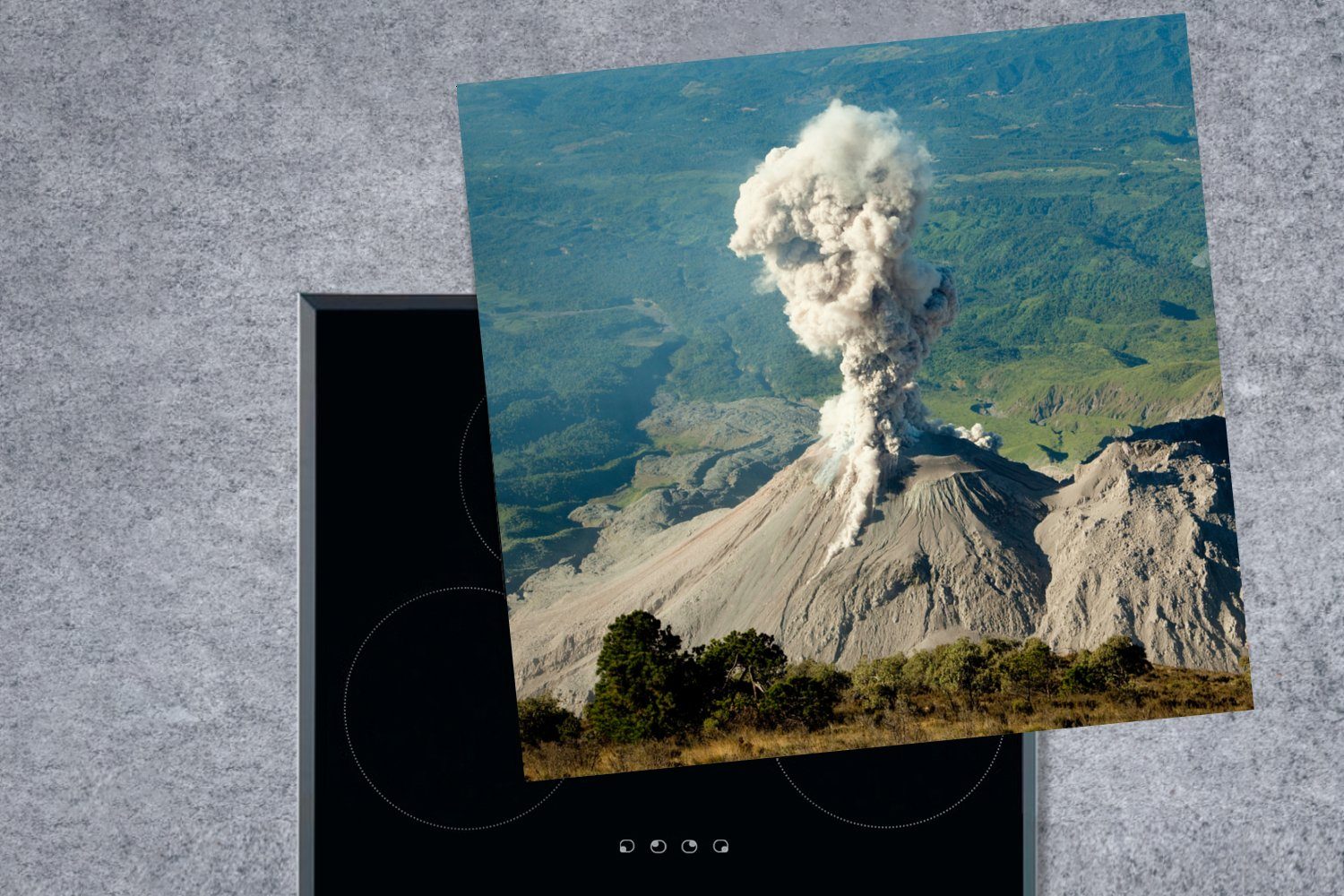 - Herdblende-/Abdeckplatte 78x78 Wald, küche MuchoWow tlg), Vinyl, Ceranfeldabdeckung, - Vulkan Arbeitsplatte für cm, Guatemala (1