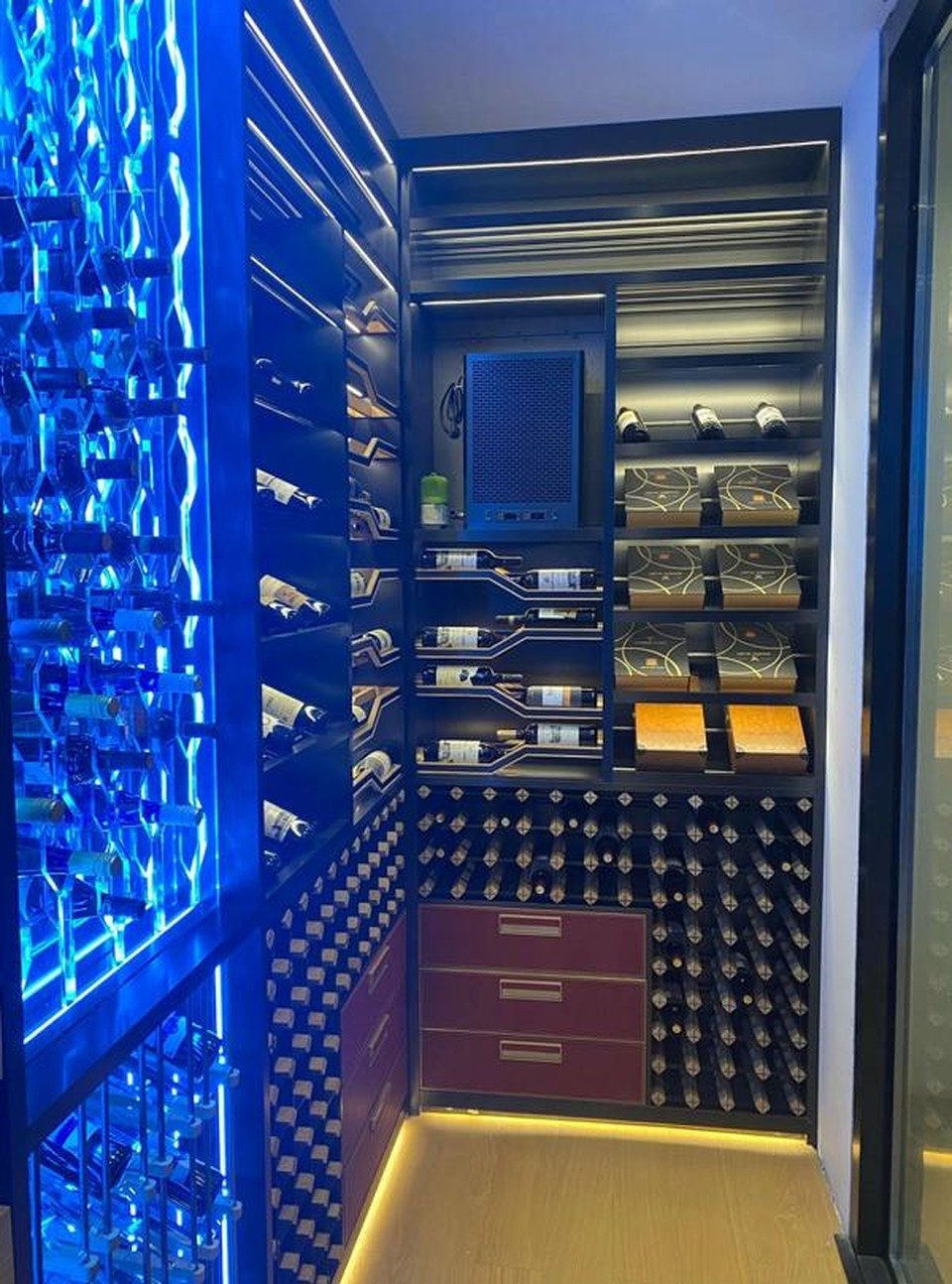 Xlmoebel Weinschrank Schwarzer Weinkühlschrank mit Dual-Zonen-Kühlung Made in Europa