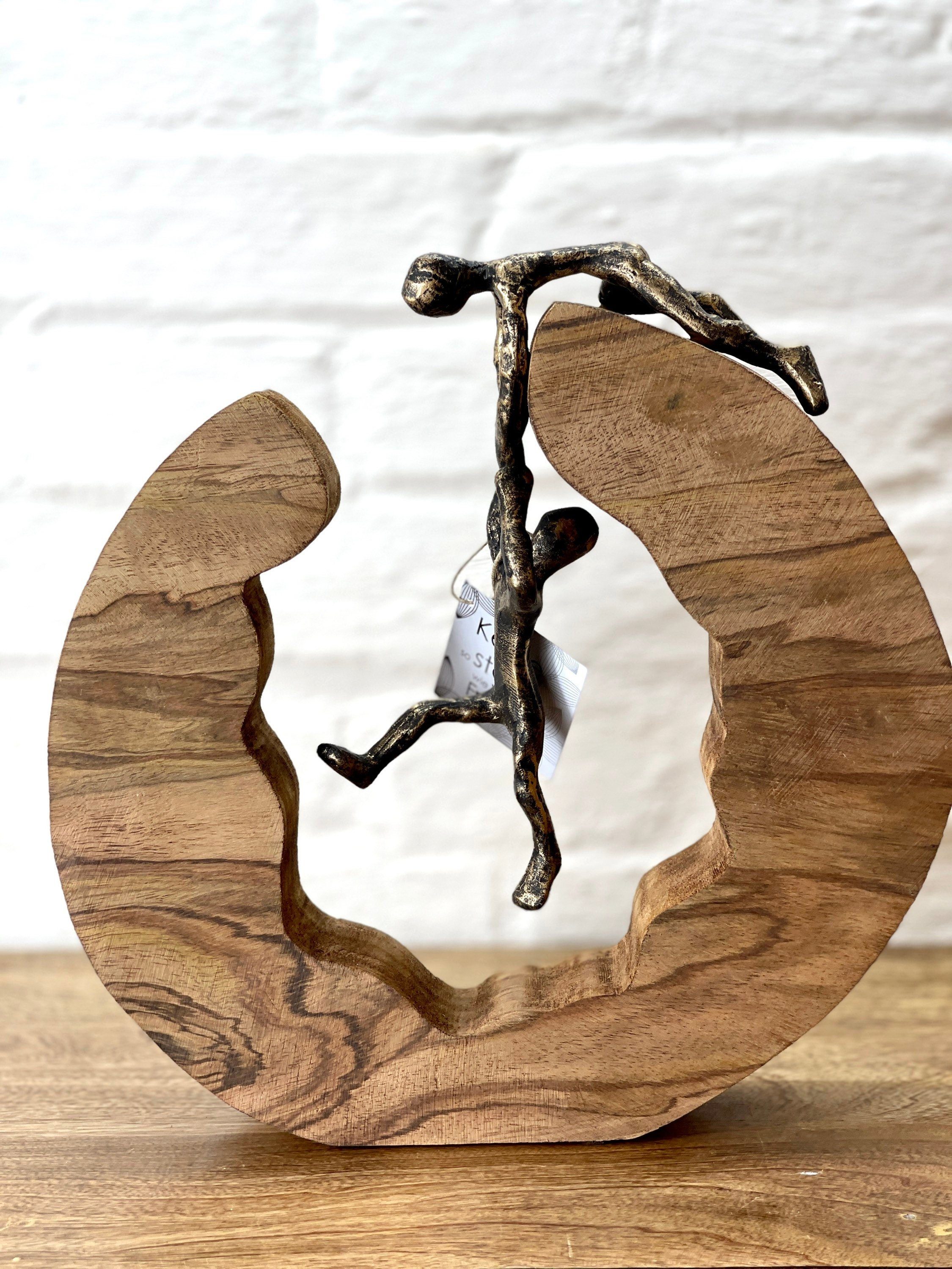 Skulptur St) H:30cm MF Figur Holz starke Teamwork bronze Freunde Skulptur (1 Mango