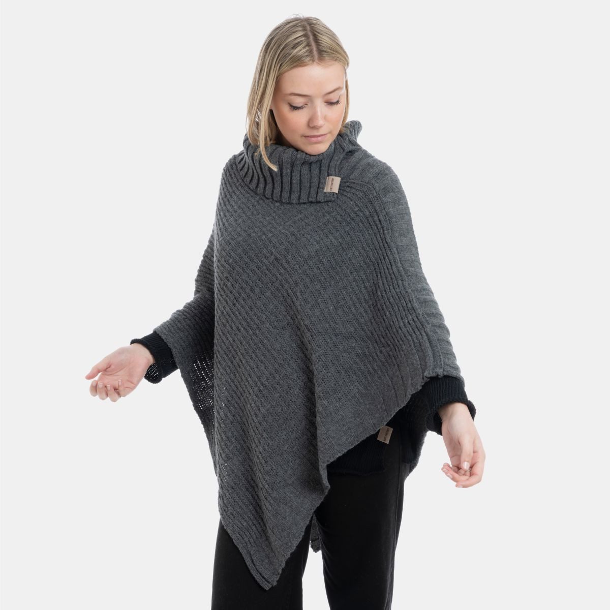 Knit Factory Strickponcho Nicky Ponchos One Size Glatt Anthrazit (1-tlg) modern Strickware Strickartikel Poncho