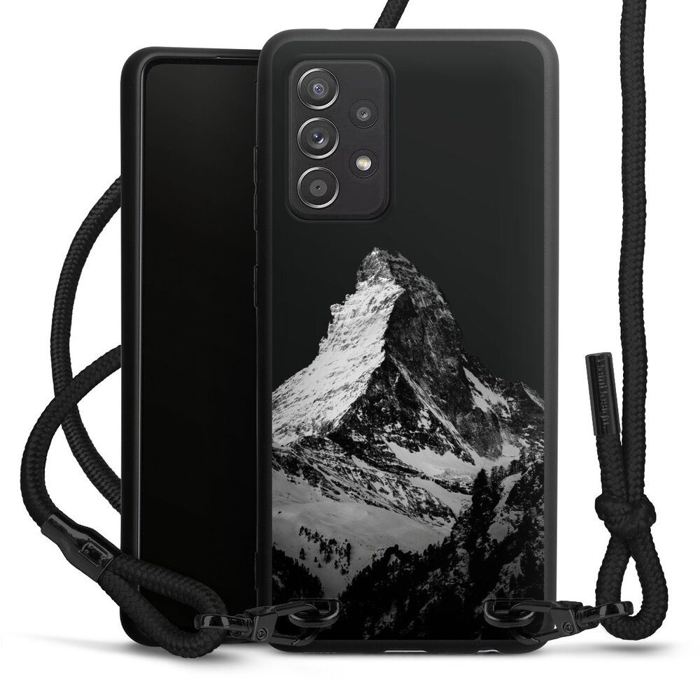 DeinDesign Handyhülle Berg Schnee Alpspitze Snow Capped Mountains Grayscale, Samsung Galaxy A52s 5G Premium Handykette Hülle mit Band