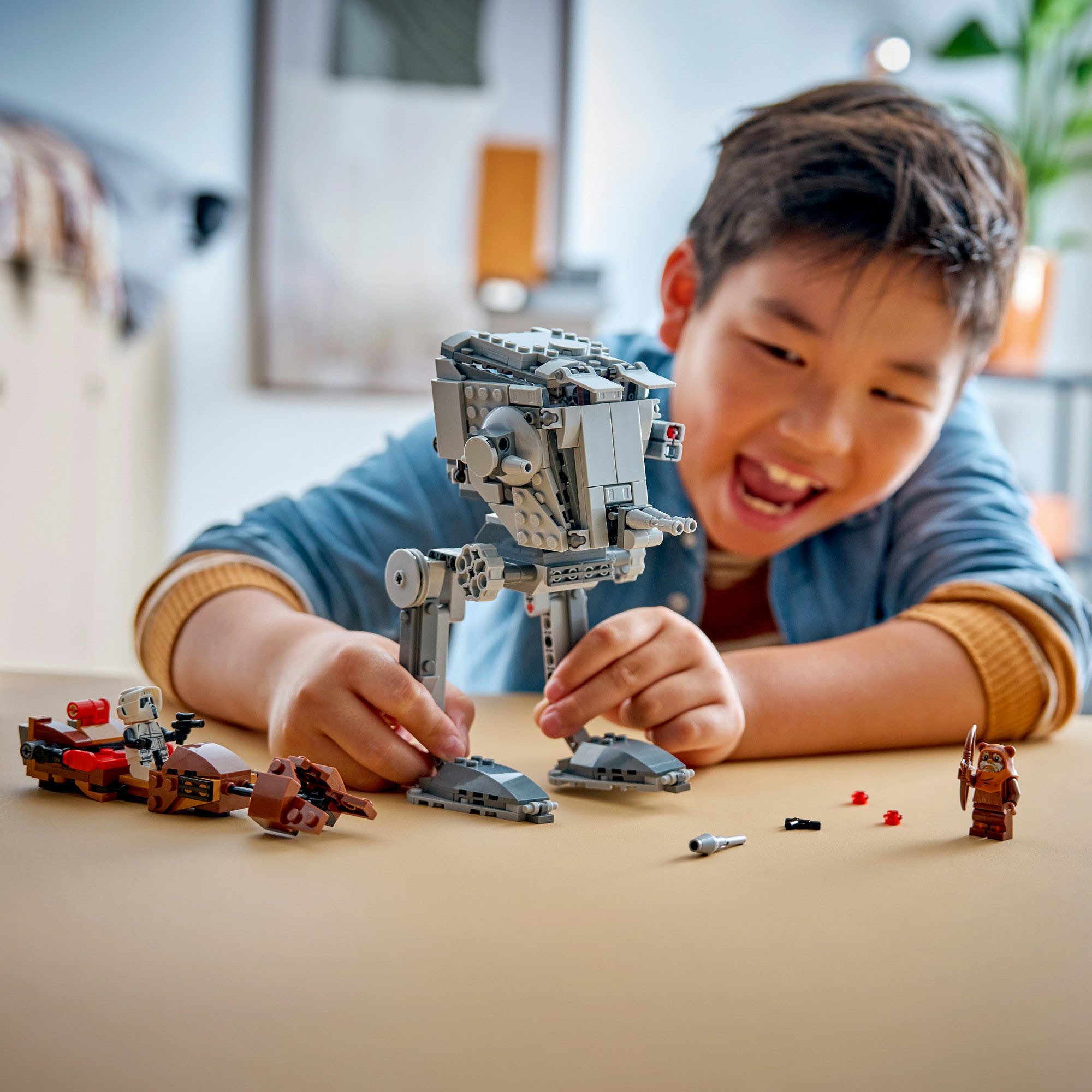 LEGO® SMART Play™ AT-ST Angriff auf Endor (75424), LEGO Star Wars ™ Konstruktionsspielsteine, (347 St), Mit SMART Brick kompatibel (nicht im Lieferumfang enthal – Bild 2 von 5
