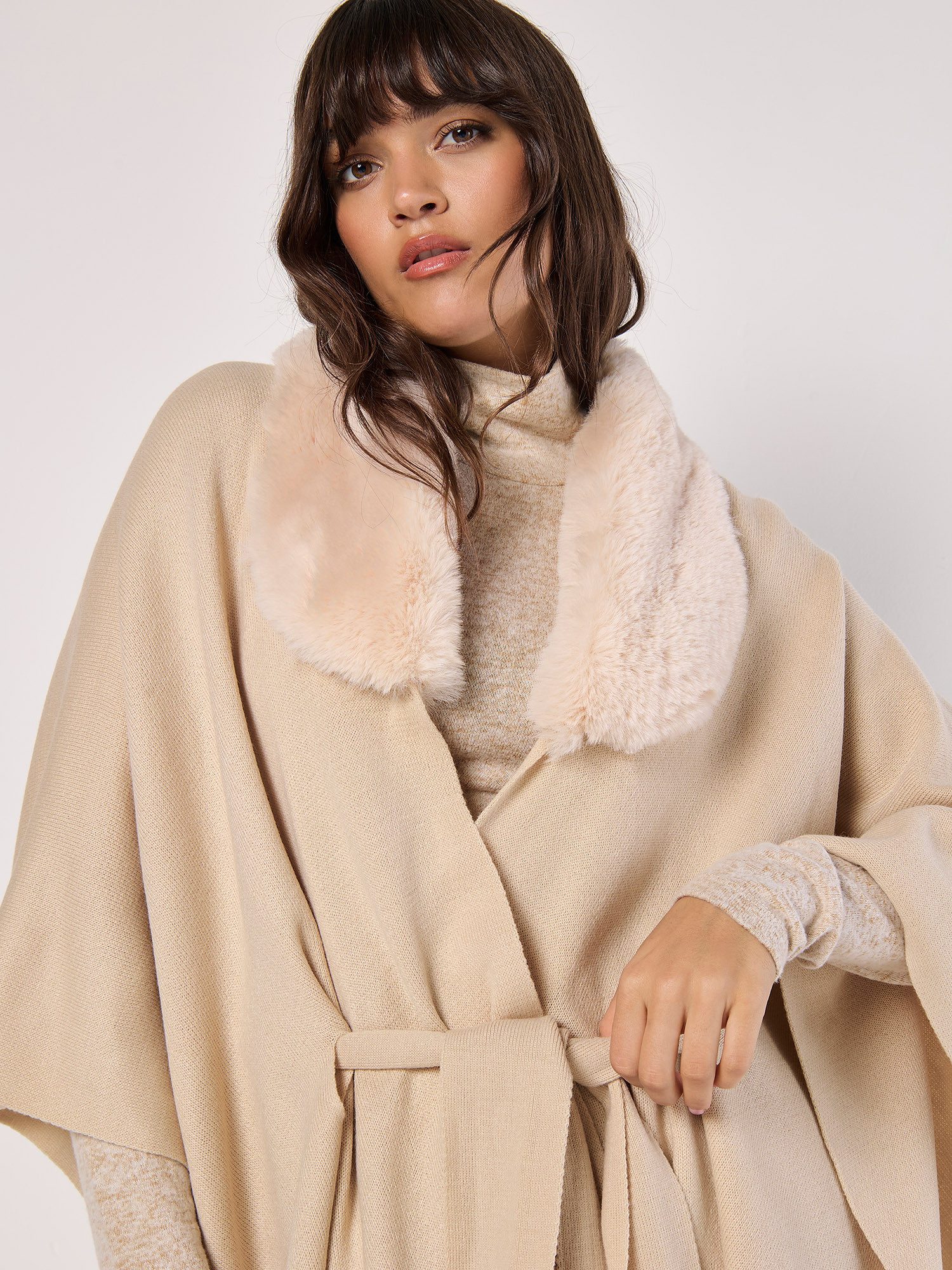 Apricot Poncho mit Kunstfell (mit Bindegürtel) mit Bindeband