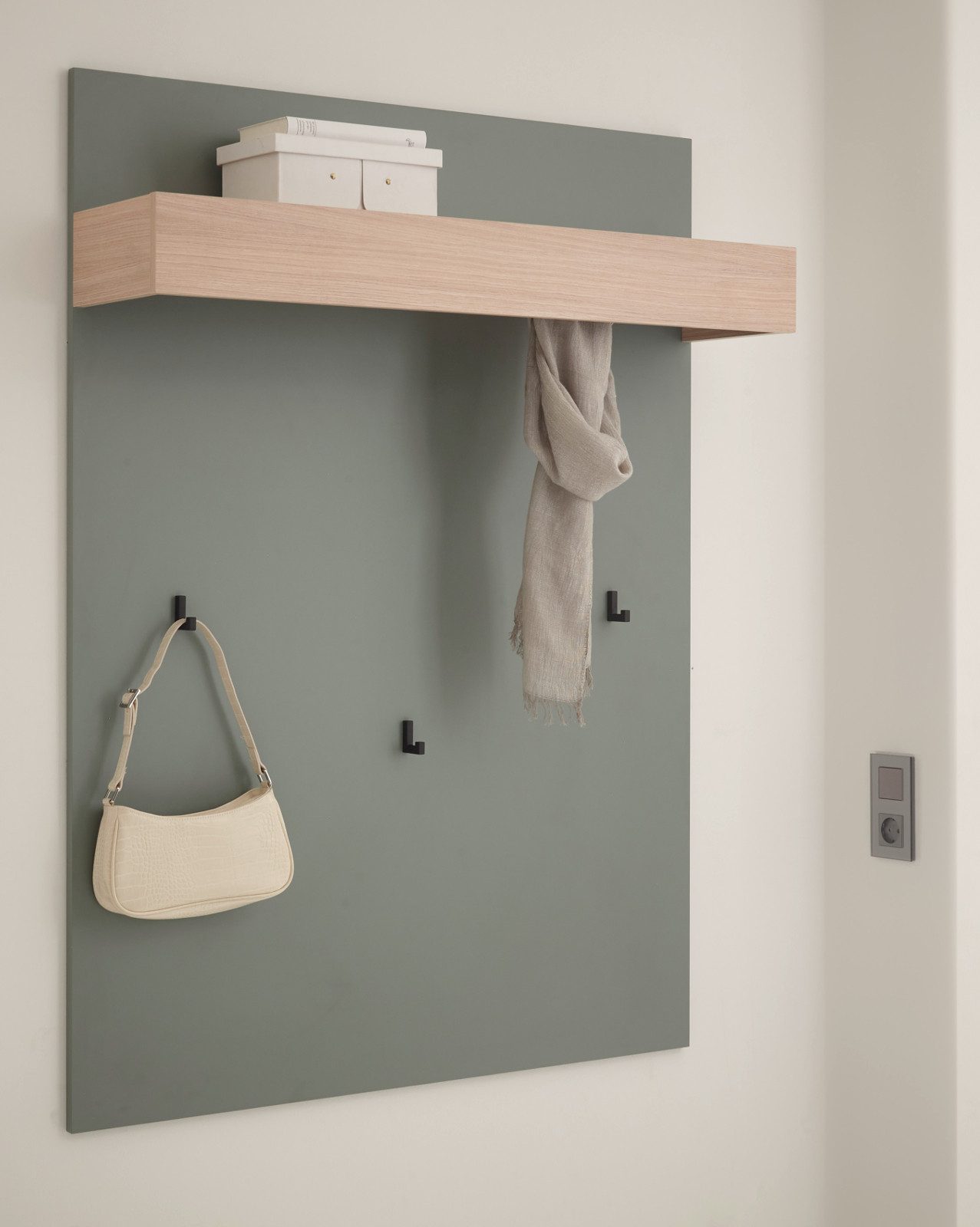 Furn.Design Garderobenpaneel Center (Wandgarderobe in Salbei Grün mit Eiche Dekor, 100 x 135 cm), verdeckte Kleiderstange
