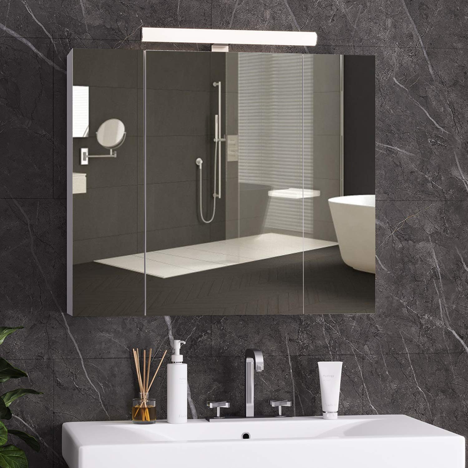 Badezimmerspiegelschrank mit LED Beleuchtung, Steckdose und lichtschalter 70x15x60cm(BxTxH)