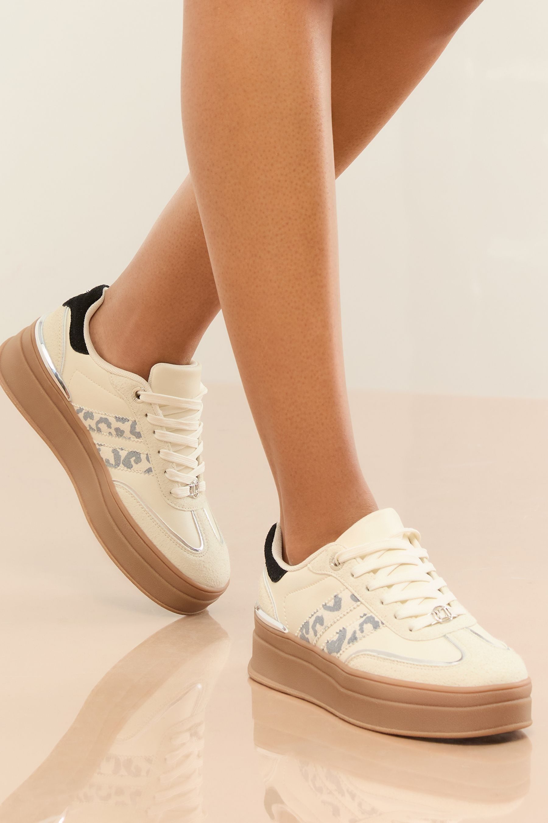 LIPSY Lipsy Sportschuhe mit Seitenstreifen, Gummisohle Sneaker (1-tlg) günstig online kaufen