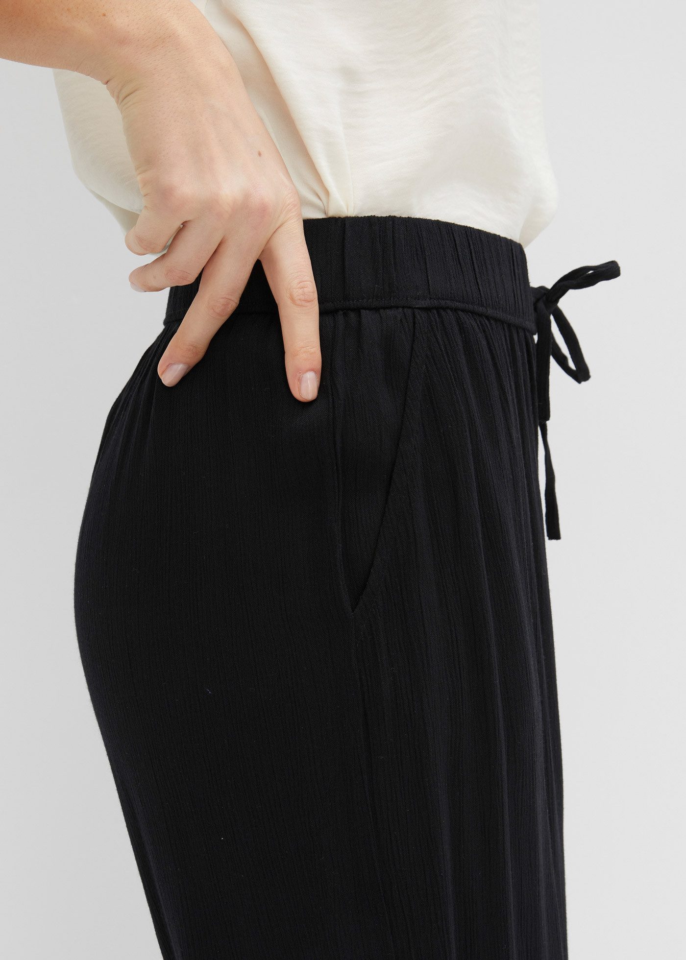 bonprix Schlupfhose aus Viskose, mit Bindeband, lockere Passform, mit Crinkle-Struktur