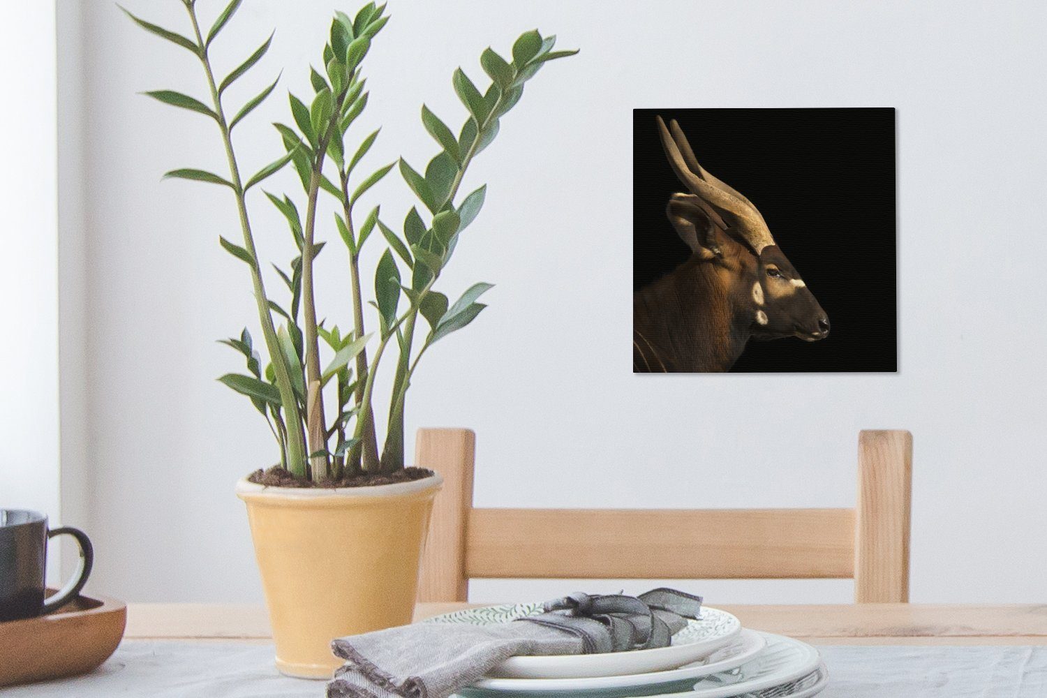Schlafzimmer für OneMillionCanvasses® Leinwandbild St), schwarzem Leinwand Bongo-Antilope Hintergrund, auf Wohnzimmer Bilder (1