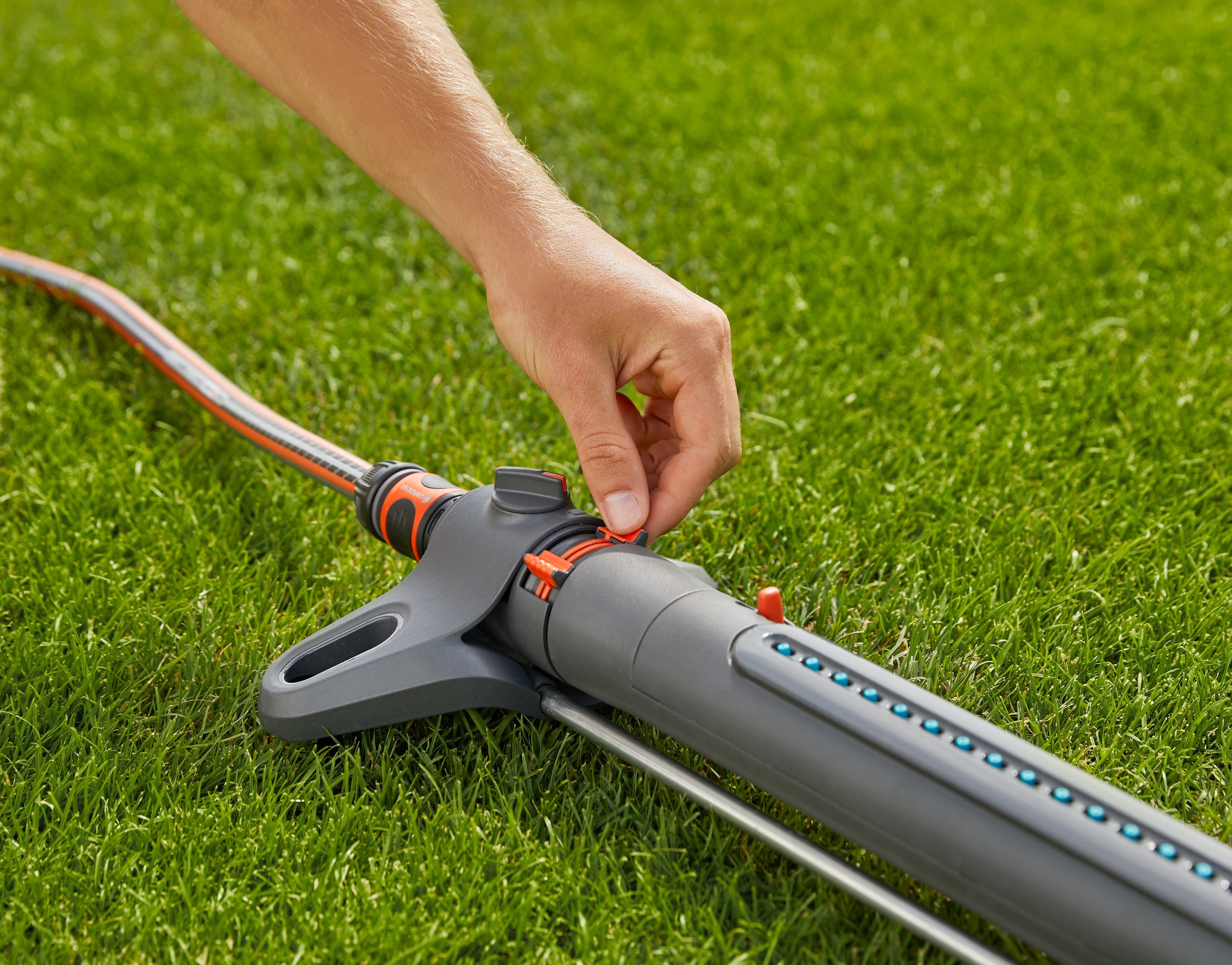 GARDENA Viereckregner AquaZoom L, für Flächen bis 350 m², Präzise, flexible und gleichmäßige Bewässerung für große Rasenflächen