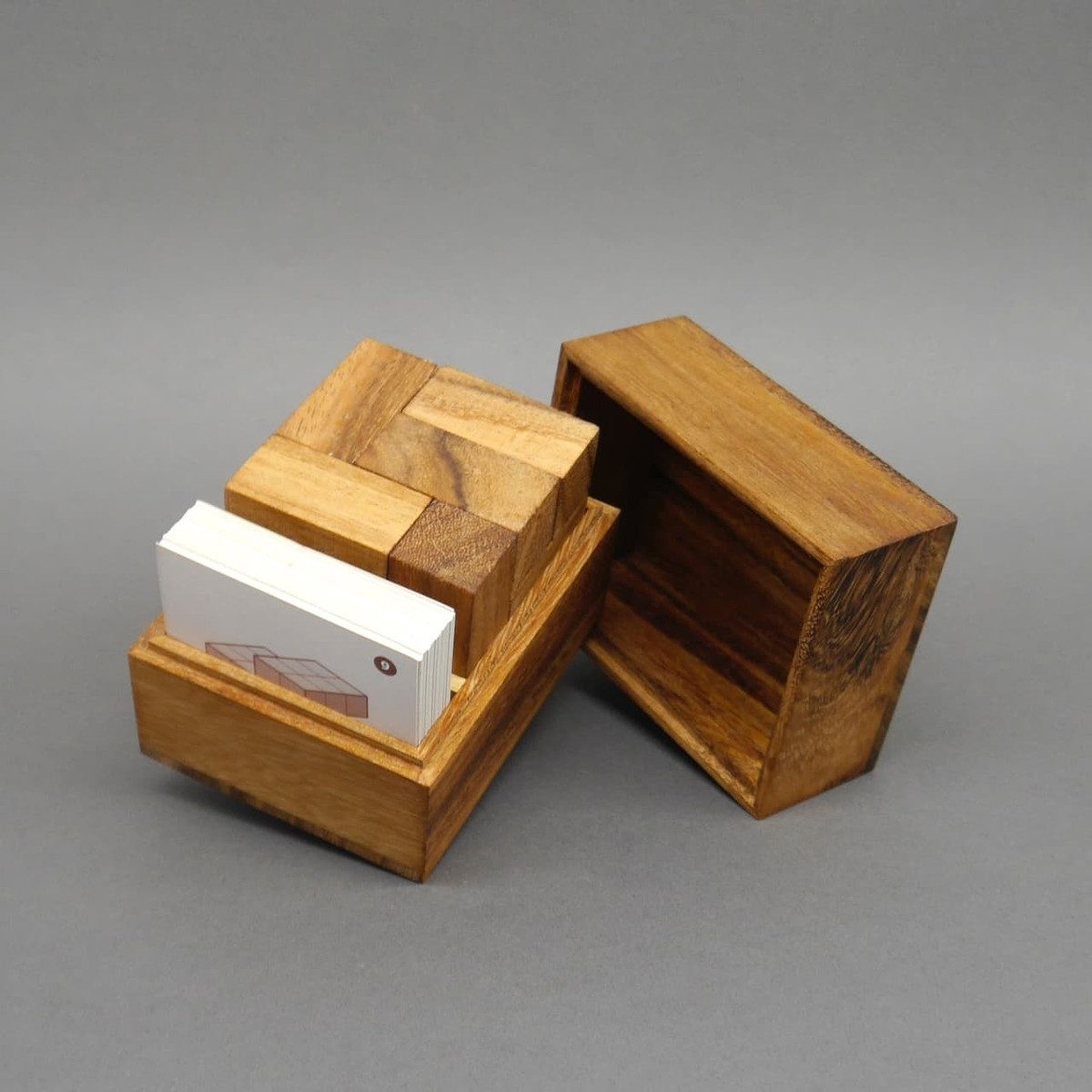 ROMBOL Denkspiele Spiel Soma Würfel - variantenreiches Denkspiel mit 50 Karten aus Holz, Holzpuzzle, Knobelspiel