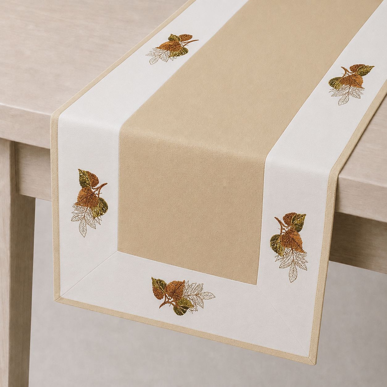 texpot Tischdecke mit Stickerei Blätter Herbst Deko (1-tlg)