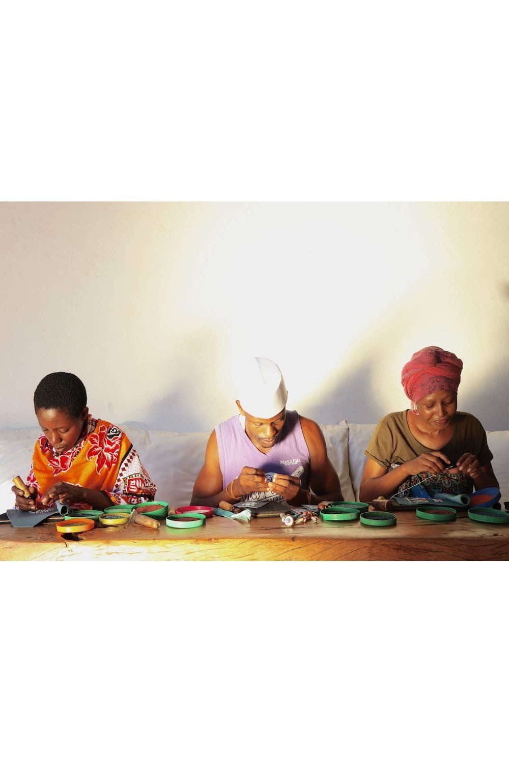 Zinj Design Ledergürtel Massai - Cameroun - Unisex Handgefertigt in Kenia · Leder/Glas/Messing · Unikat – Bild 5 von 5