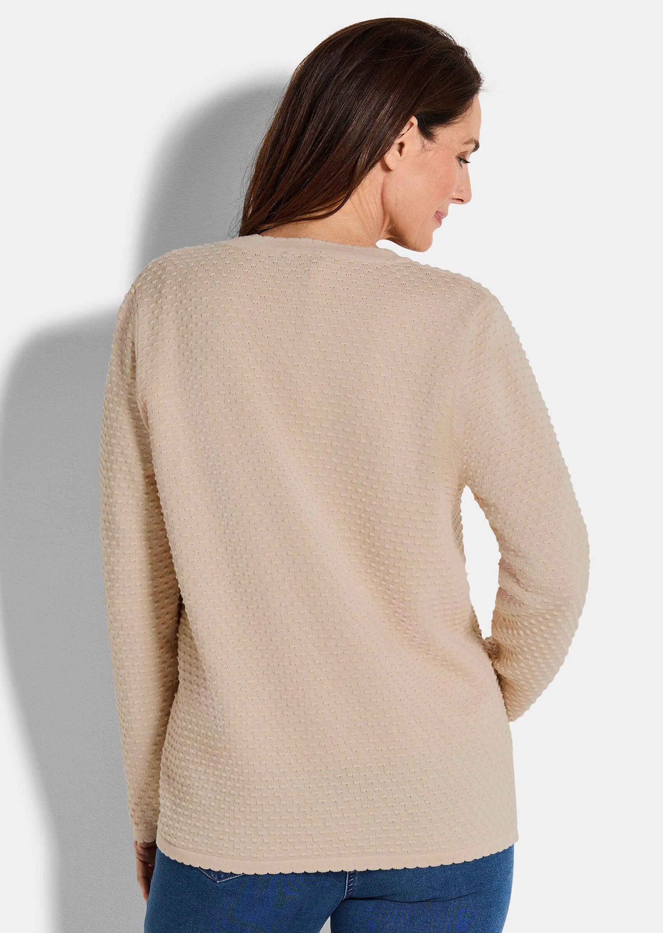 GOLDNER Strickjacke Baumwoll-Feinstrickjacke, Langarm Femininer Look mit gebogten Kanten und V-Ausschnitt, Knopfleiste