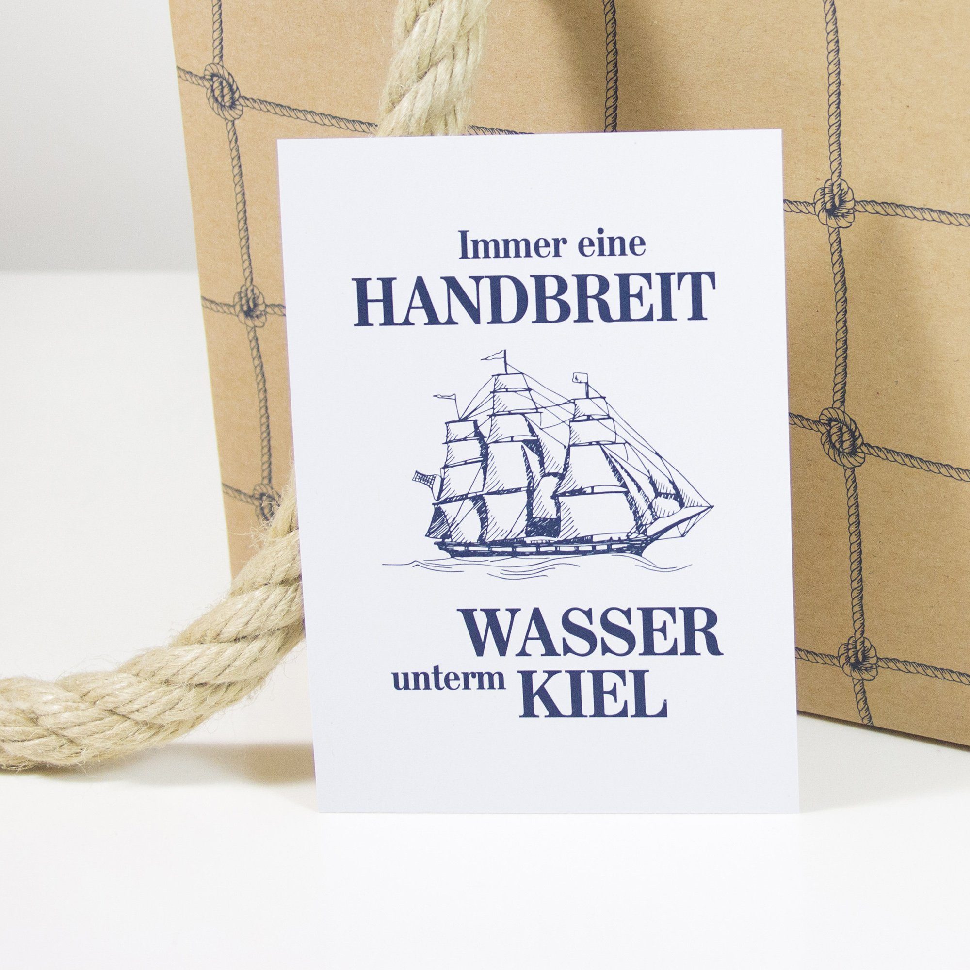 Bow & Hummingbird Postkarte Postkarte Wasser unterm Kiel, 100 % Recyclingpapier