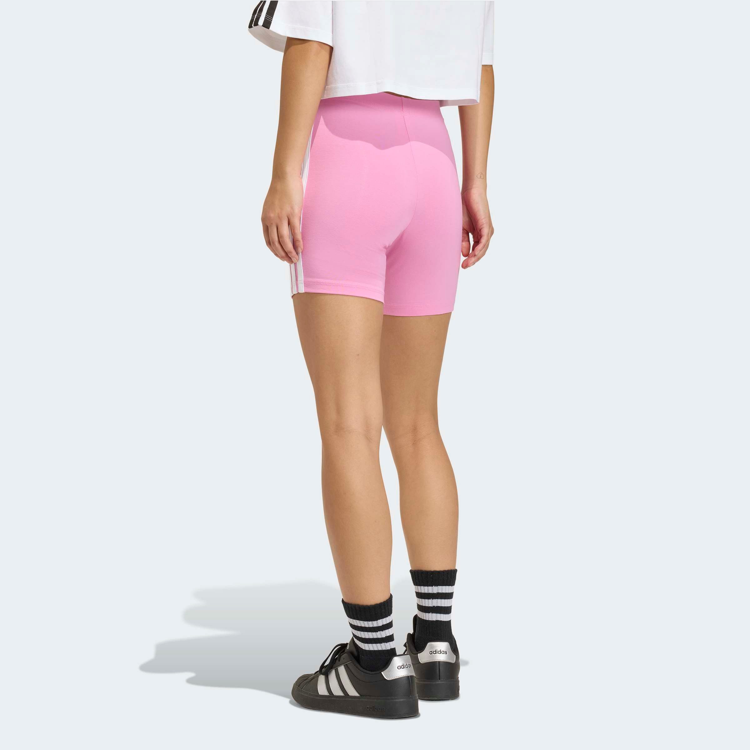 adidas Sportswear Trainingstights ESSENTIALS 3-STREIFEN HIGH WAISTED KURZE LEGGINGS kurze Leggings, mittelhoher Bund, flacher, elastischer Bund