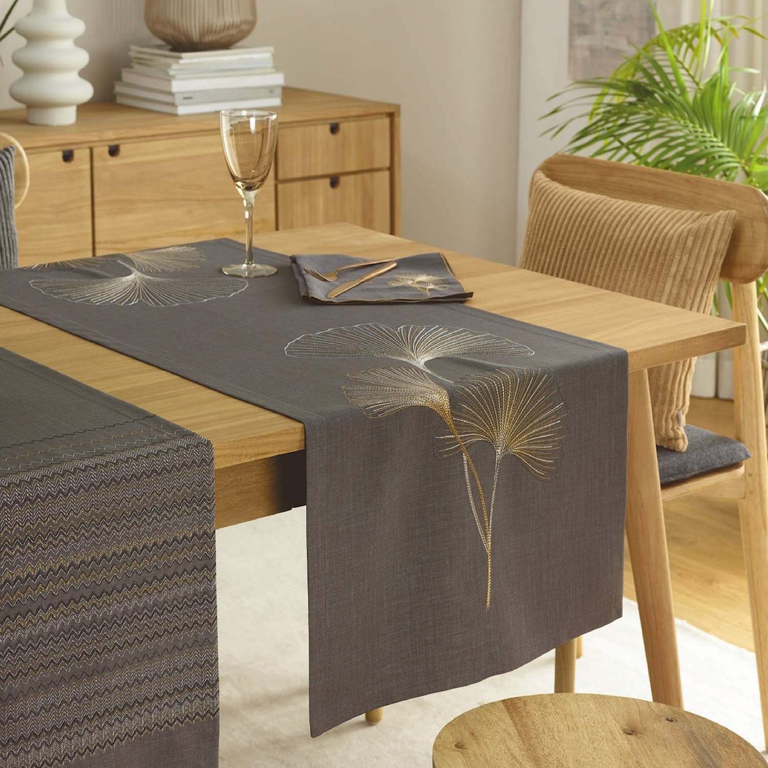 sander table + home Mitteldecke Exclusive Mitteldecke Biloba Ginkgo  bestickt 85x85 cm veredelt creme (1-tlg)