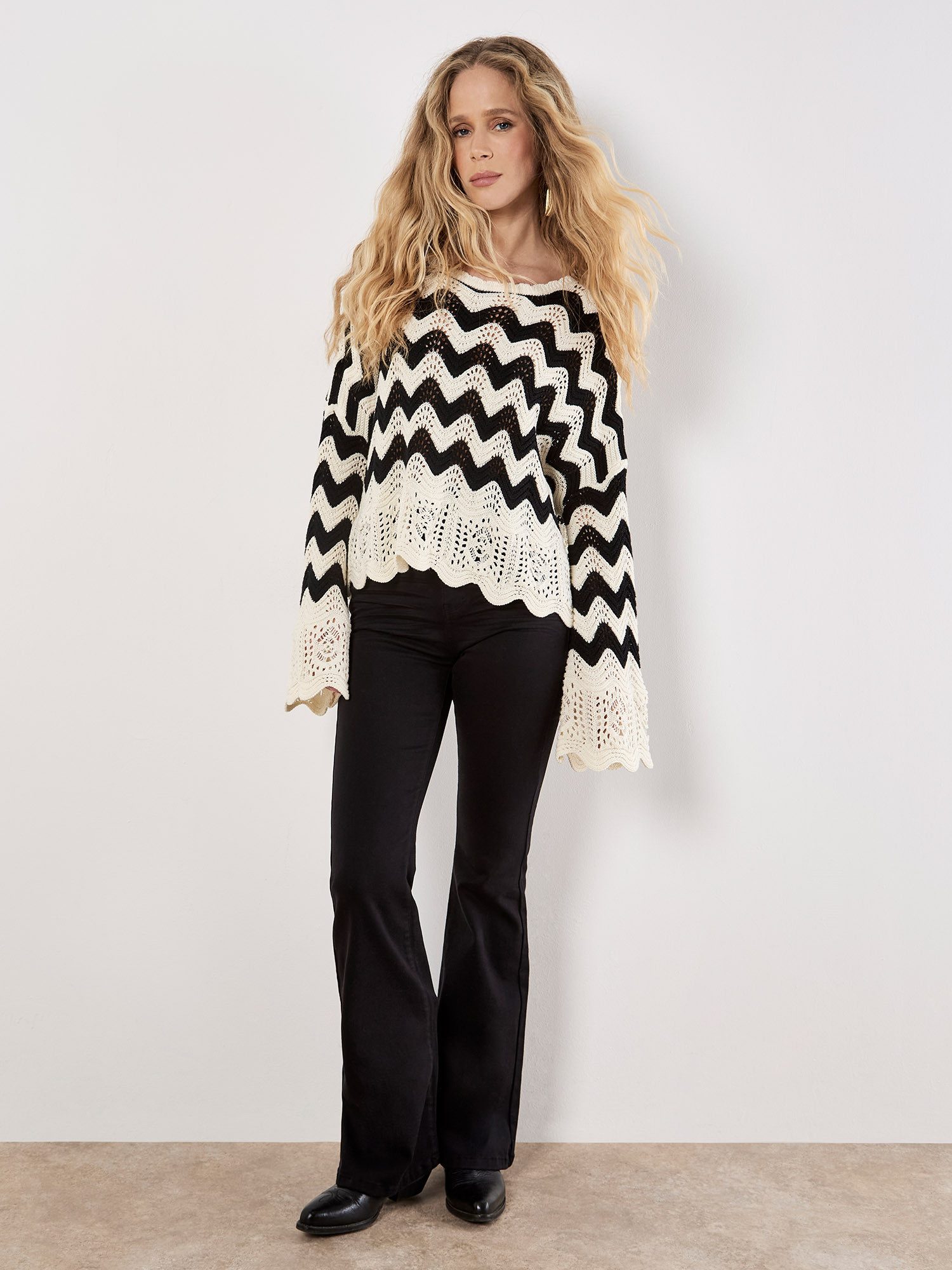 Apricot Rundhalspullover Chevron-Pullover, mit Trompetenärmeln günstig online kaufen