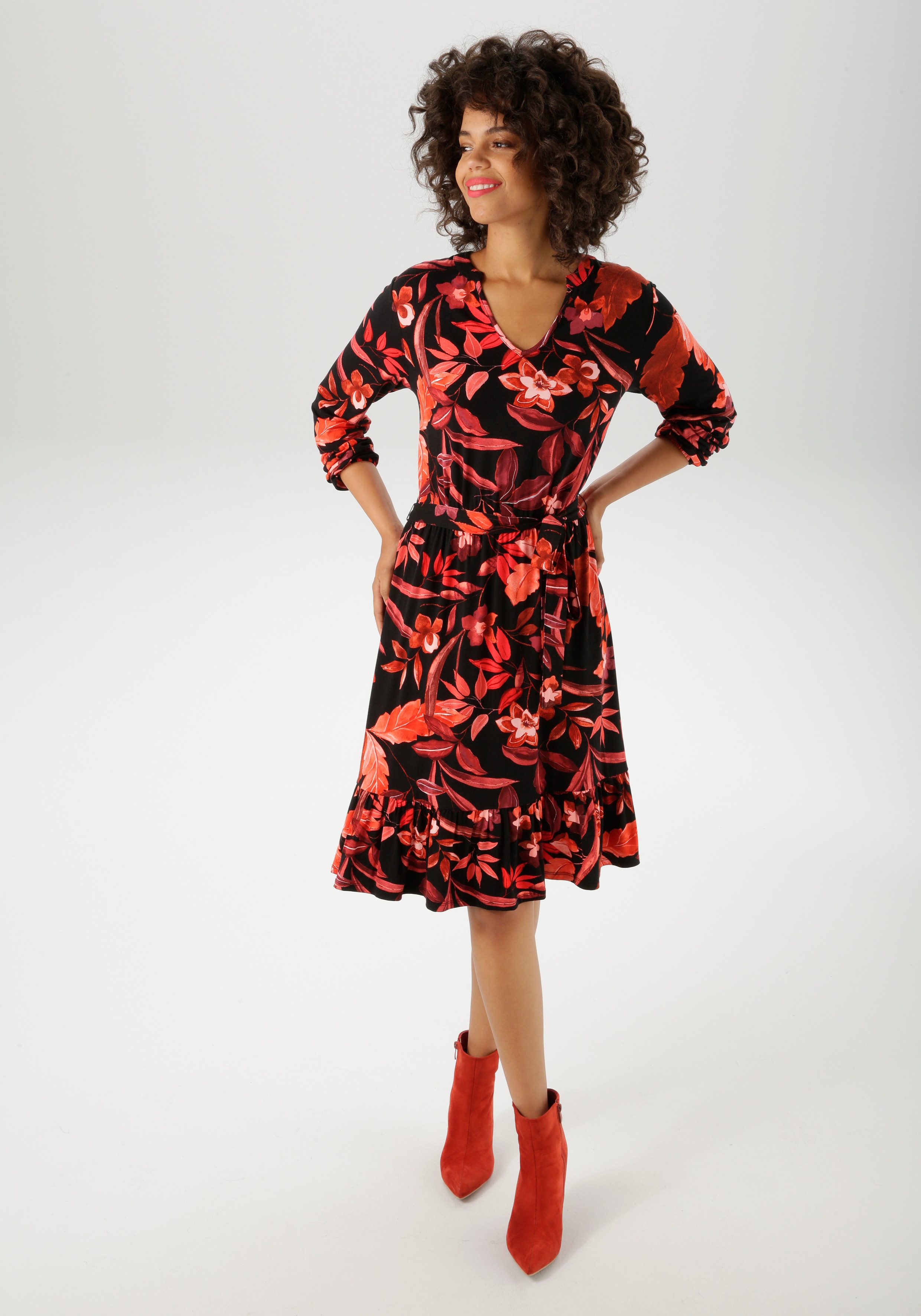 Aniston CASUAL Jerseykleid (mit abnehmbarem Bindeband) mit großflächigen Bl günstig online kaufen