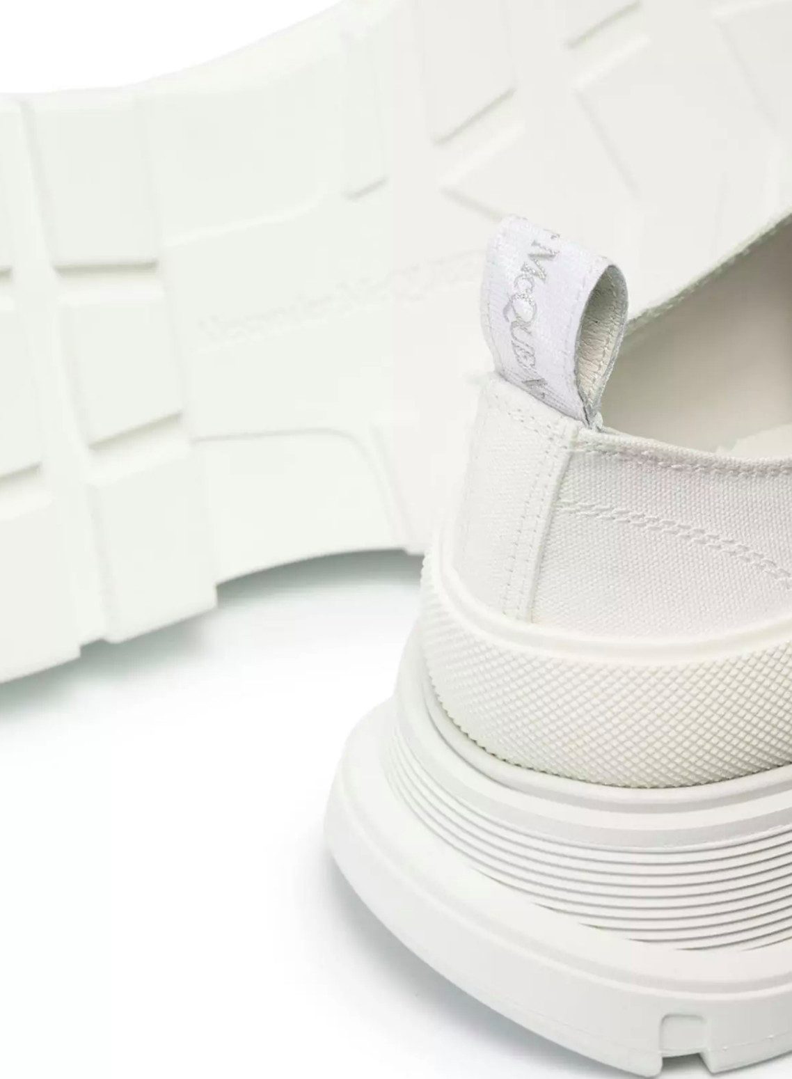 ALEXANDER MCQUEEN Tread Slick Canvas“ Unisex Schuhe Sneaker Fersenschlaufe aus Grosgrain, Breite Gummisohle, Logo-Schriftzug