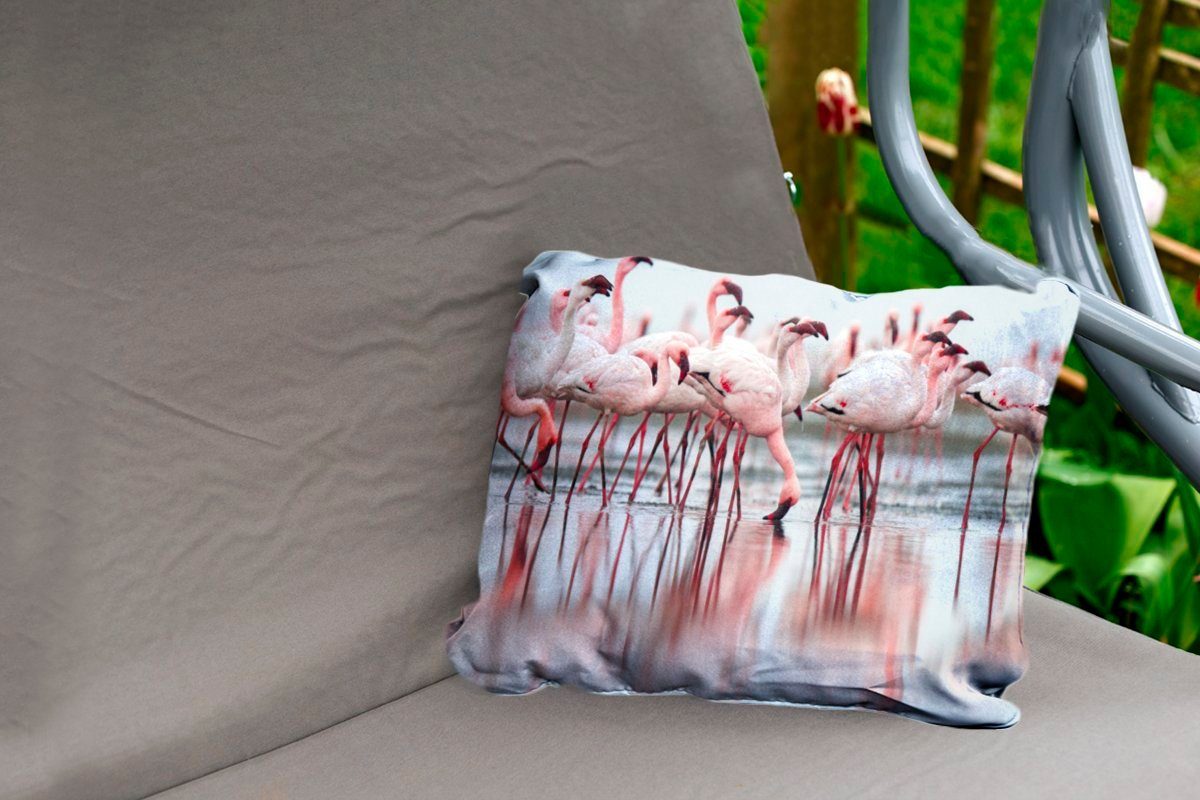 MuchoWow Dekokissen Schar Kissenhülle Wasser, von Polyester, Outdoor-Dekorationskissen, Flamingos im Dekokissenbezug