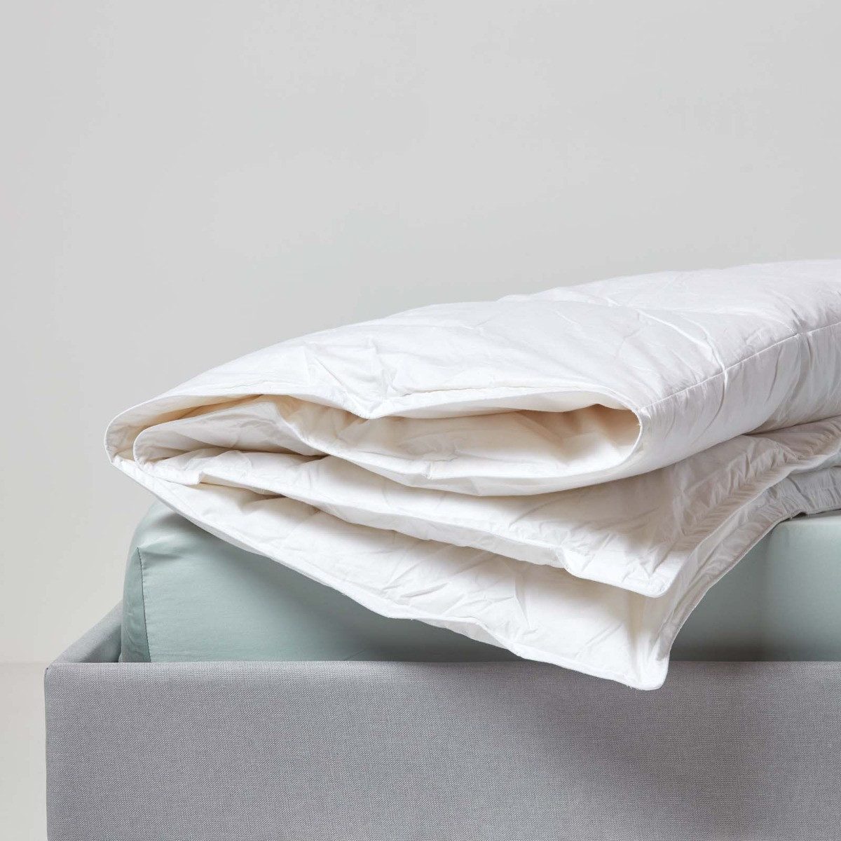 Homescapes Daunenbettdecke Warme Premium Ganzjahres-Daunendecke 200x200 cm – Entendaunen, Füllung: 60 % Entendaunen, 40 % Entenfedern, Außenmaterial: 100 % Baumwolle