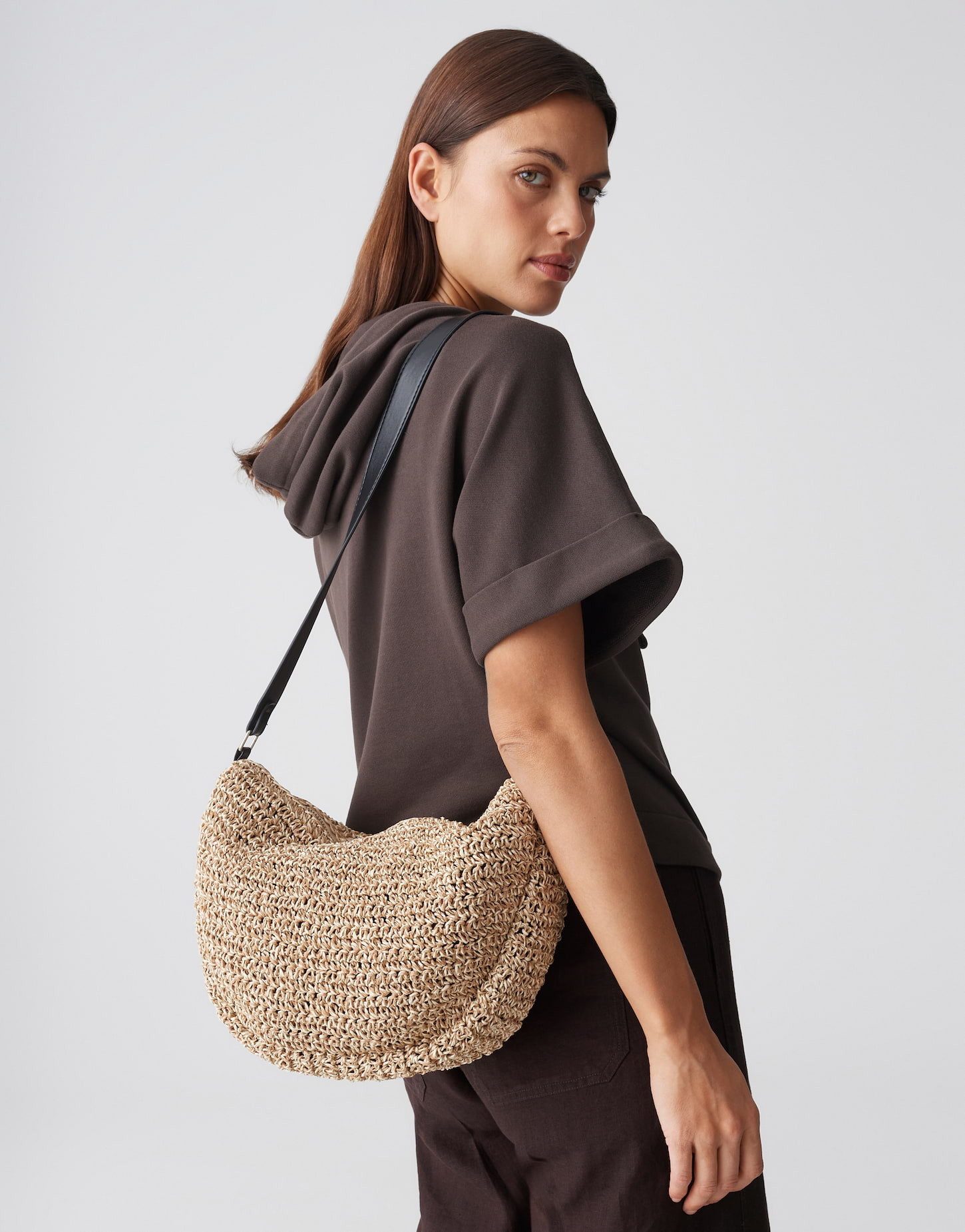 OPUS Handtasche Acasie bag aus Raffiabast mit reißfester Qualität, Reißverschlussfach innen für gut organisierte Essentials