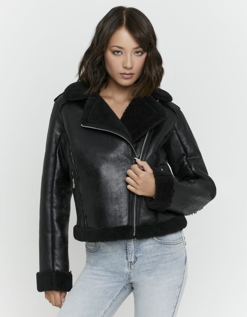 Tally Weijl Lederimitatjacke SJAPUTUSU in Lederoptik mit Reverskragen, Zipper und Teddyfutter