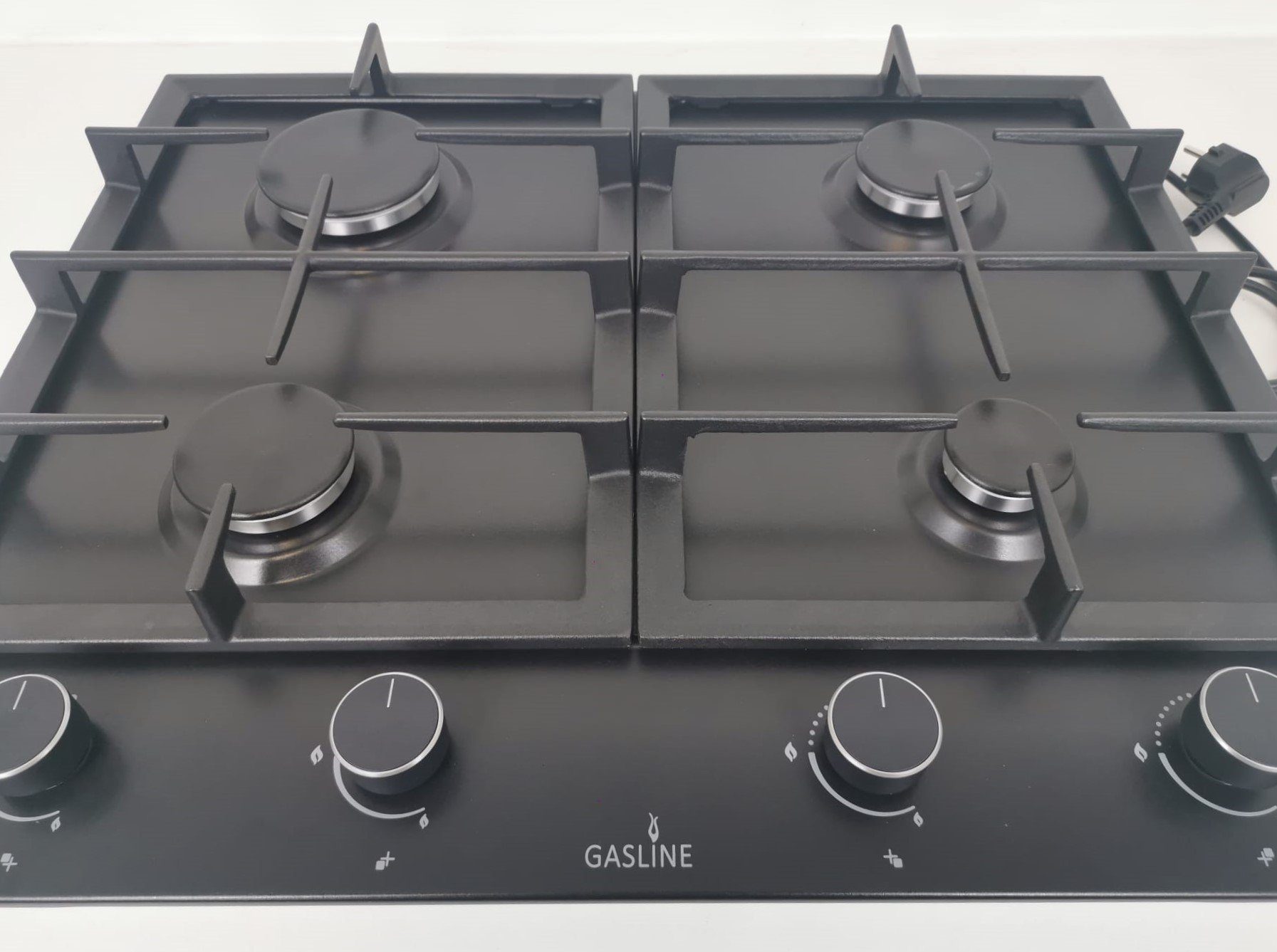 Gasline Gas-Kochfeld mit Gusseisen Topfträger, elektrische Zündung und Zündsicherung, 60cm breit, autark, 4 flammig, Sabaf-Brenner GAG60INB, Edelstahl, Erdgas 20mbar / Propangas 50mbar