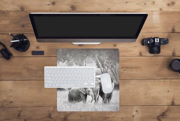 MuchoWow Gaming Mauspad Elefantenbaby mit seiner Mutter in schwarz-weiß (1-St), Mousepad mit Rutschfester Unterseite, Gaming, 40x40 cm, XXL, Großes