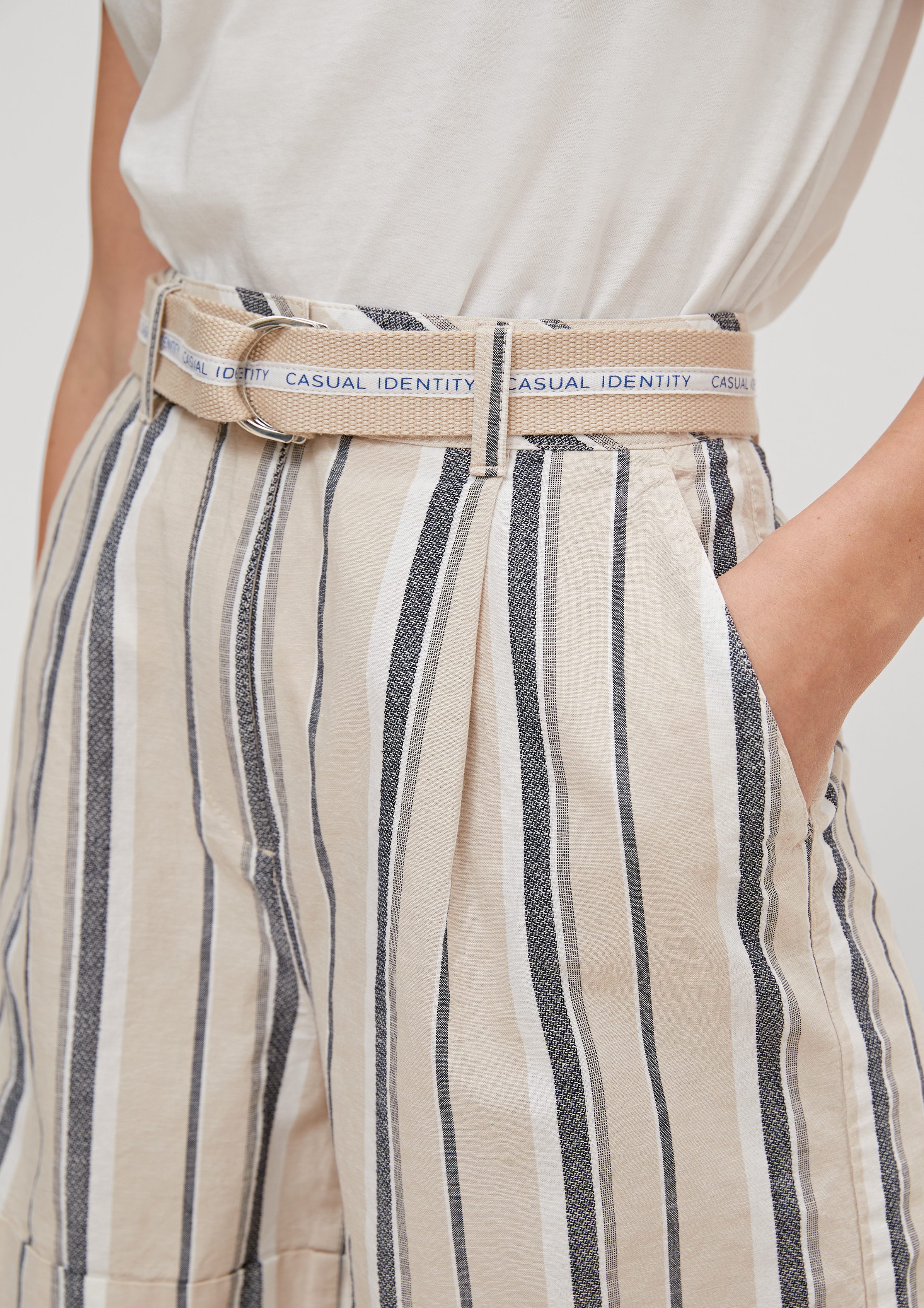 Gürtel identity & Leinenmix-Shorts casual mit comma Hose Shorts Regular: