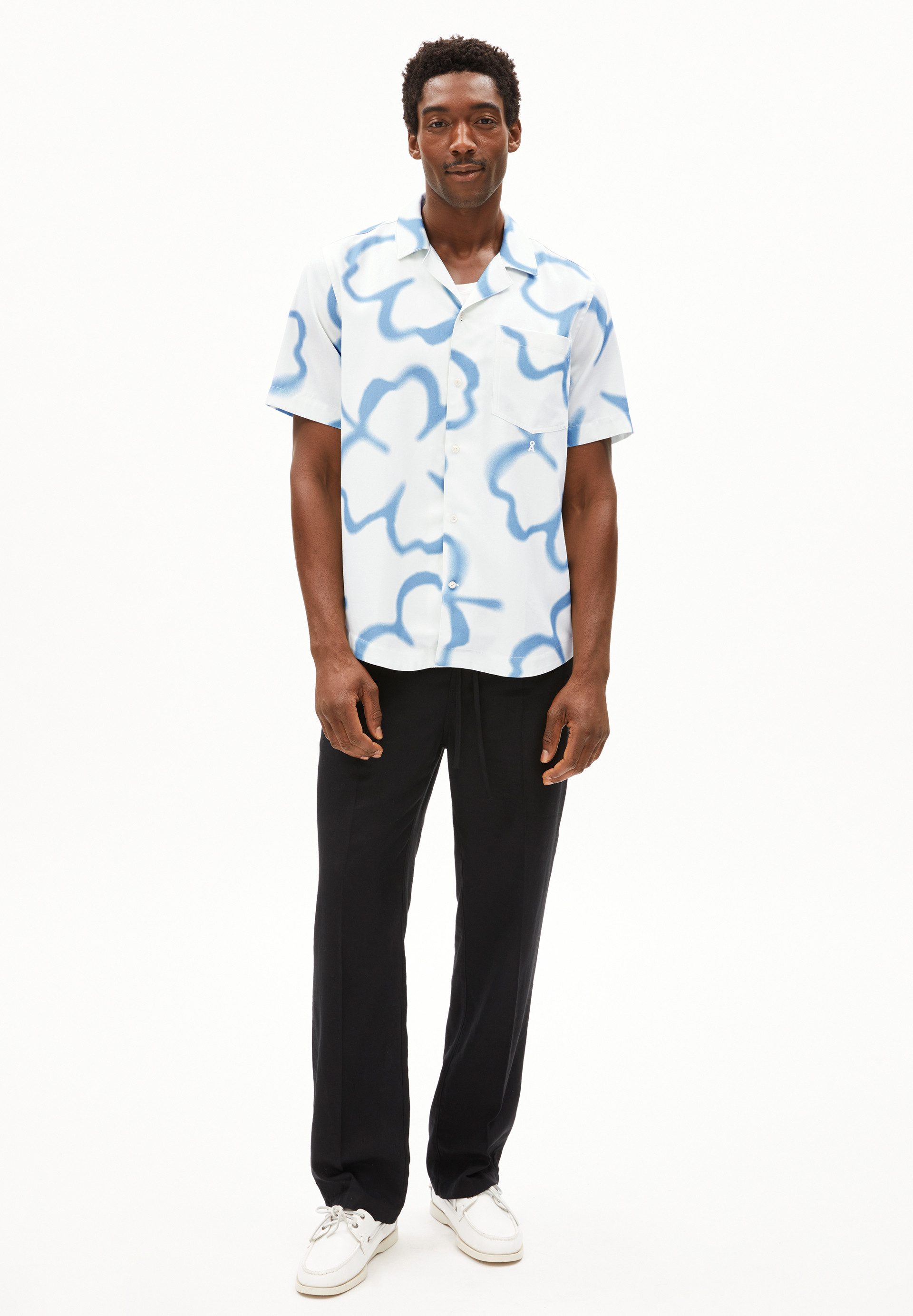 Armedangels Kurzarmhemd LOVAAR CLOVER Hemd aus TENCEL™ Lyocell Mix (1-tlg., Relaxed Fit)