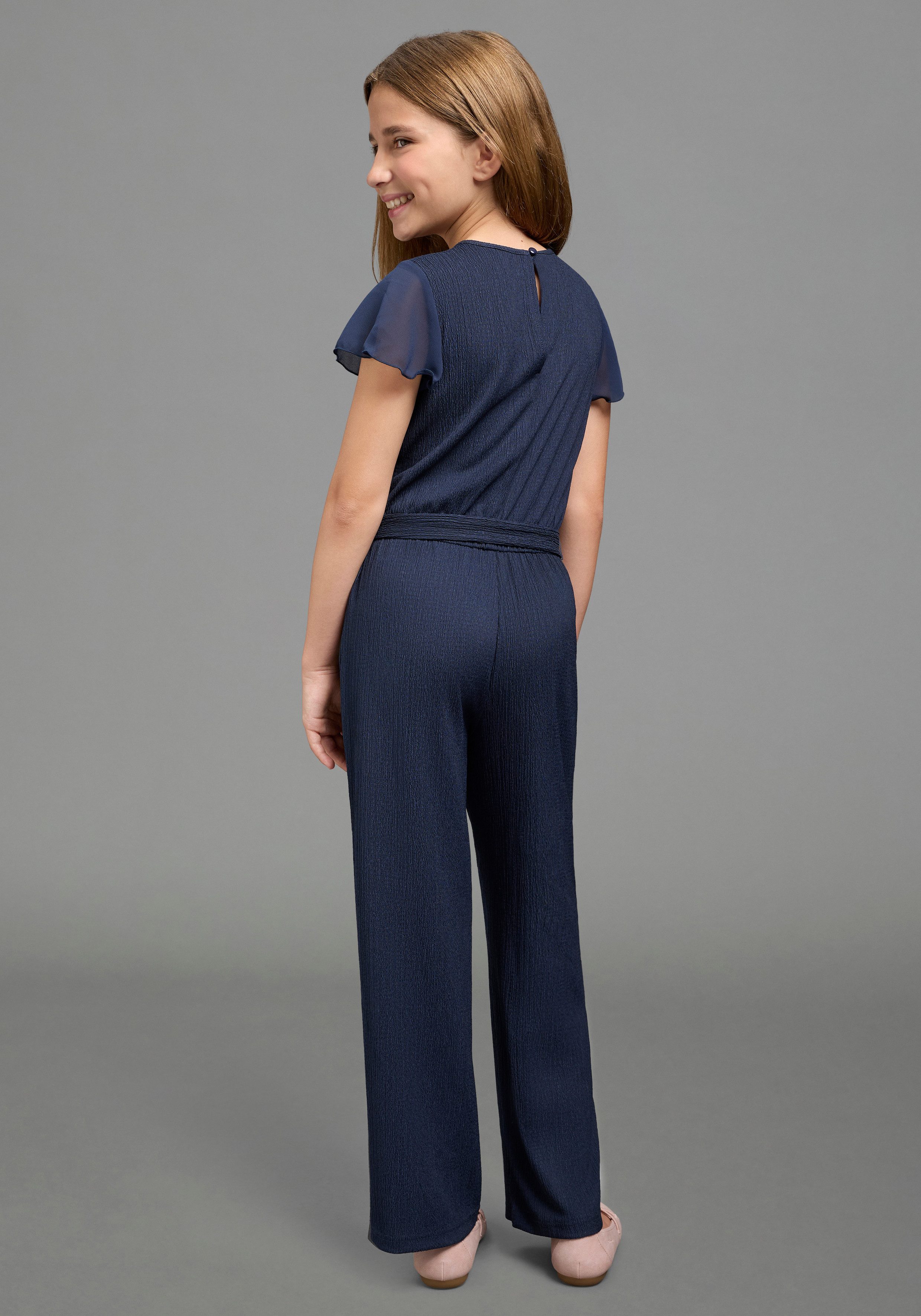 KIDSWORLD Overall Festlicher Jumpsuit mit Chiffon-Ärmeln Festlicher Einteiler mit Chiffon, mit Babylock-Ärmelabschluss – Bild 2 von 5