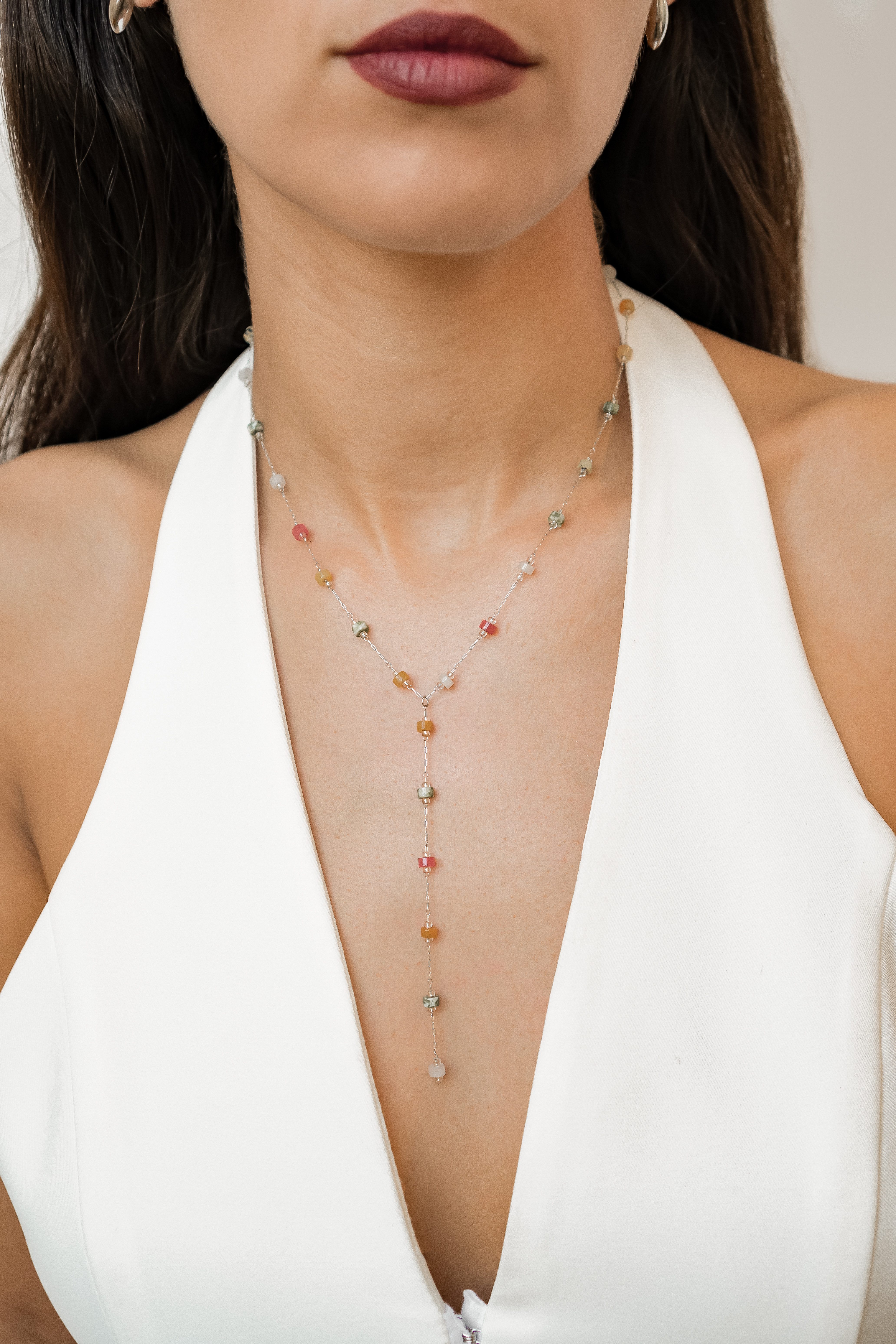 Hey Happiness Y-Kette mit bunten Perlen – Edelstahl Damen Halskette 18K vergoldet, verstellbarer Perlenkette Boho-Schmuck in Erdtönen für Alltag & Sommer – Bild 3 von 5