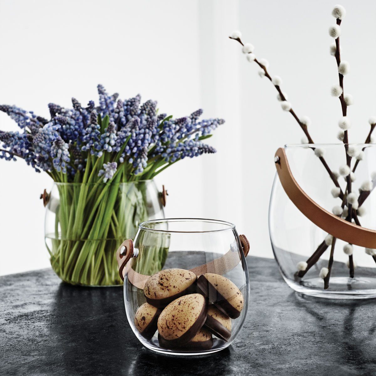 HOLMEGAARD Dekoschale / Glasschale DESIGN WITH LIGHT (DWL) mit Lederhenkel, Transparent