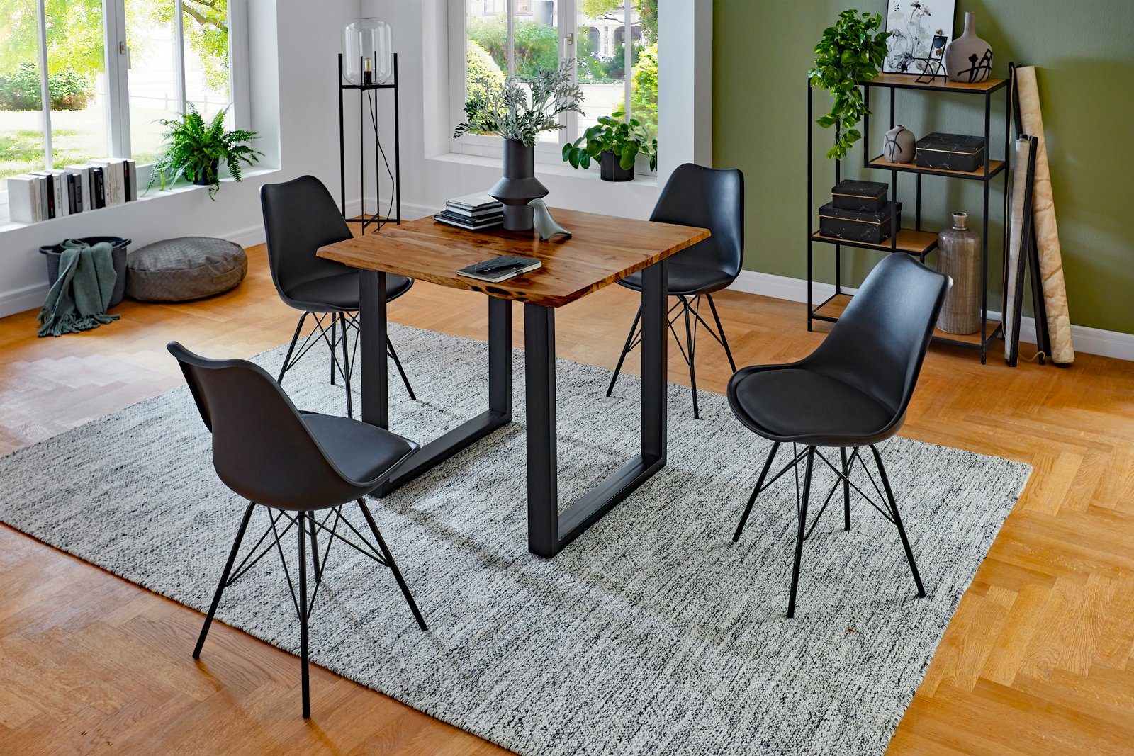 SAM® Essgruppe Jasmin, Akazienholz, naturfarben, und Stühle Schwarz Baumkante, 4 Metallgestell