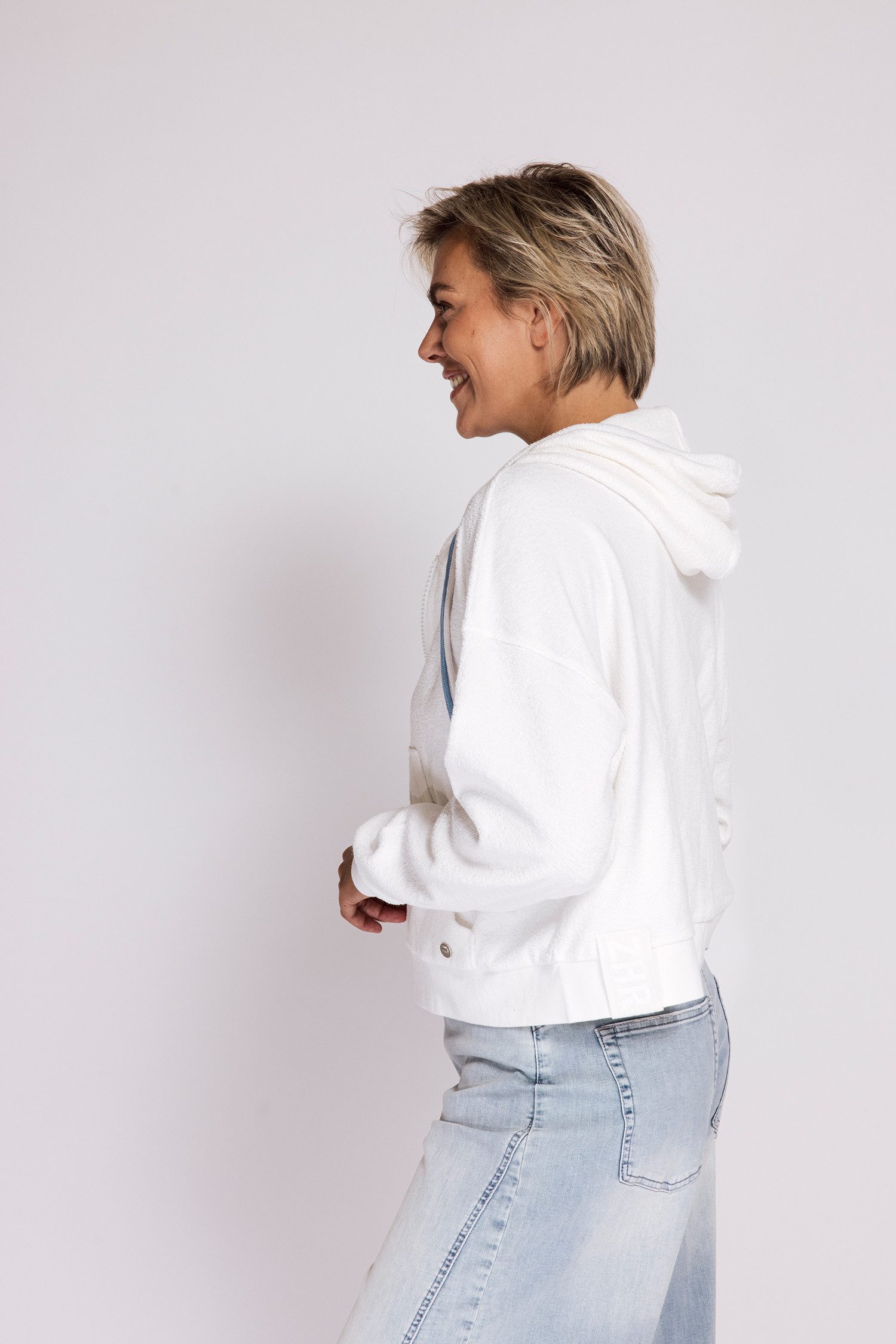 Zhrill Sweatblazer RATANA lässiger Look, hüftlange Schnittform, mit Kängurutasche