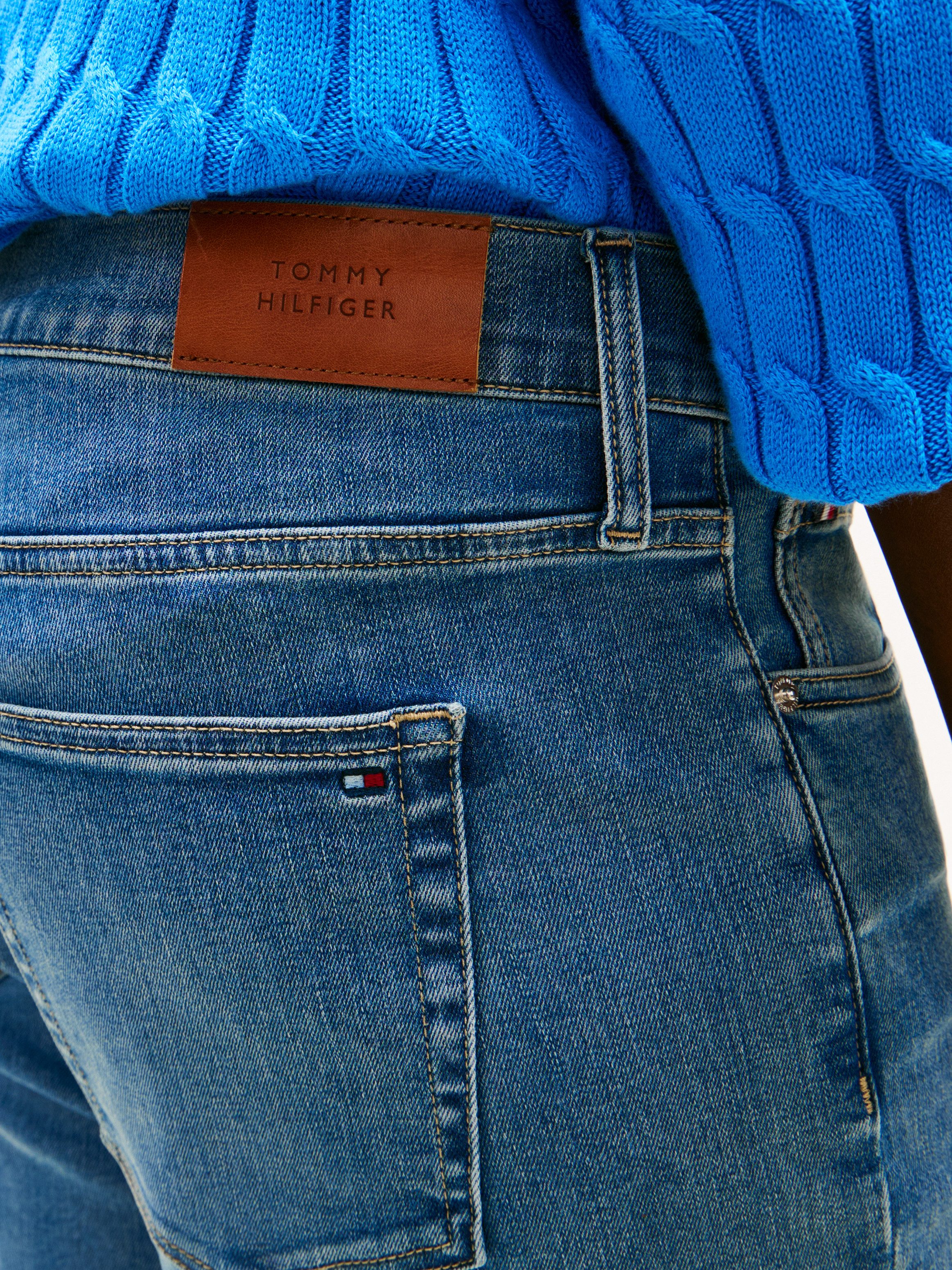 Tommy Hilfiger Curve Bootcut-Jeans CRV DNM FINN FLARE RW in großen Größen, in ausgestellter Form