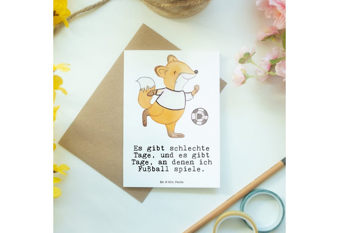 Thumbnail - Mr. & Mrs. Panda Grußkarte Fuchs Fußball spielen - Weiß - Geschenk, Einladungskarte, Klappkarte, Edler Umschlag