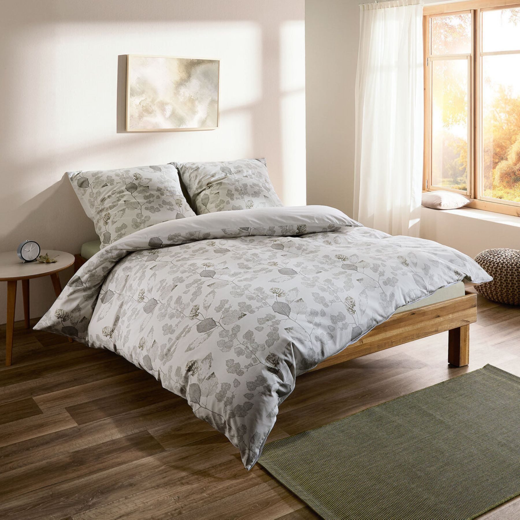 fleuresse Bettwäsche Fleuresse Schweizer Mako-Satin Bettwäsche 135x200 Blätter grau grün, Mako-Satin, 2 teilig, für Sommer und Winter