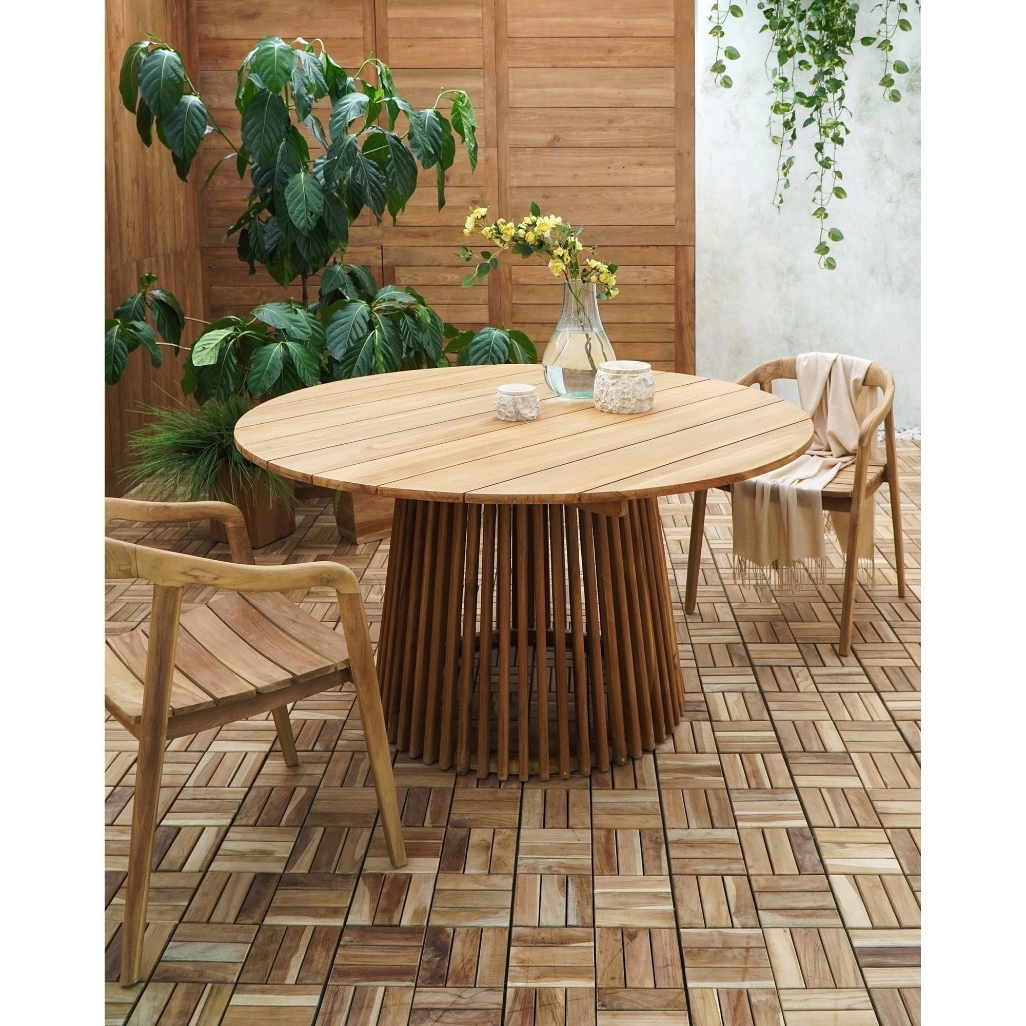 House Nordic Gartentisch rund, Lamellen-Stab-Gestell, in Teakholz Natur Geölt - 75x120cm (HxD)