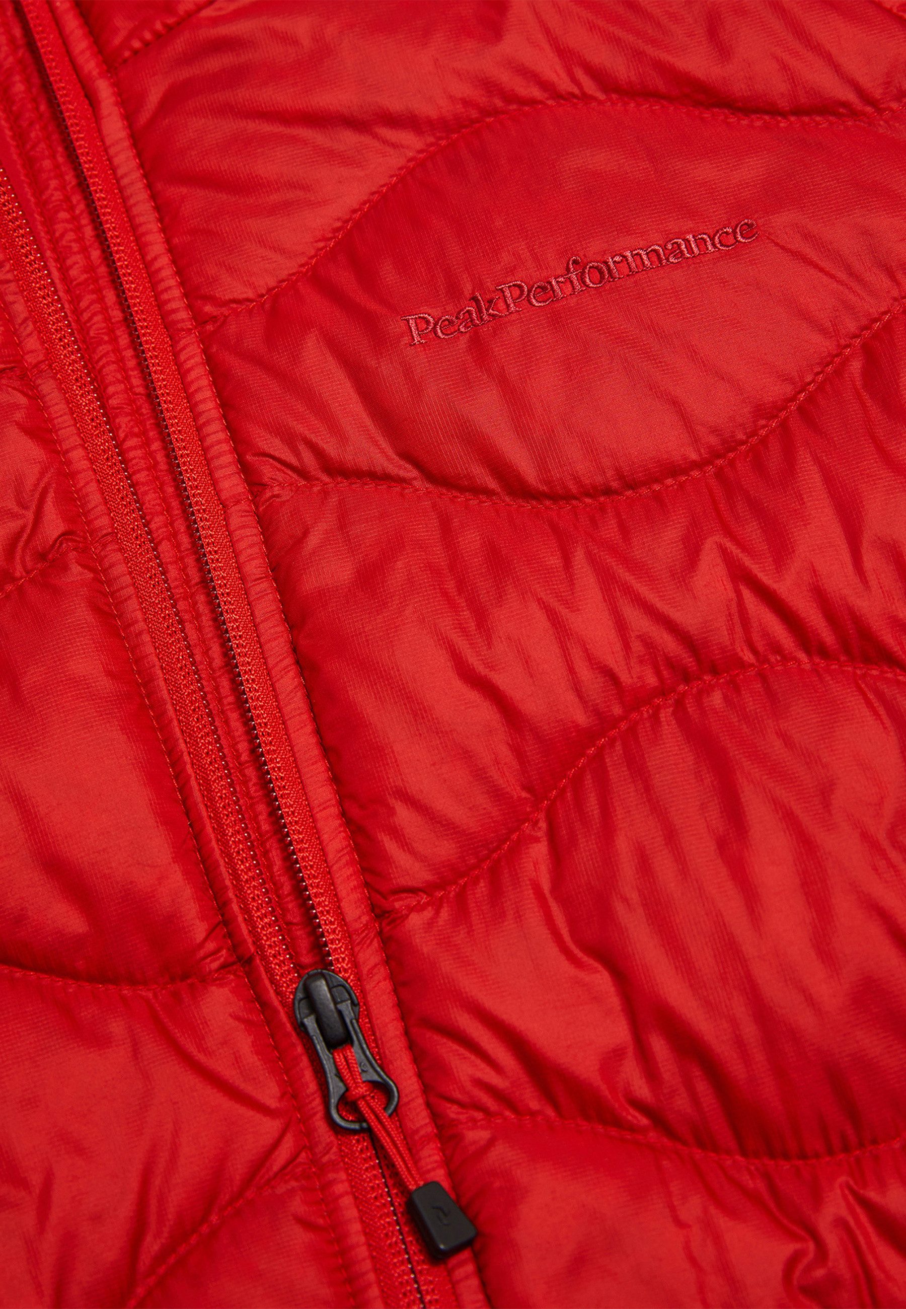 Peak Performance Daunenjacke W Helium Down Jacket mit sportivem Design