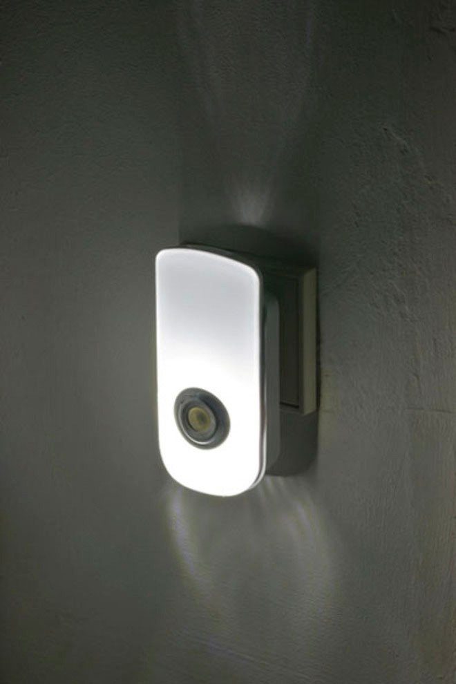 Brennenstuhl LED Nachtlicht, Bewegungsmelder, LED fest integriert, Warmweiß,  mit Infrarot Bewegungsmelder, inkl. abnehmbarer Taschenlampe
