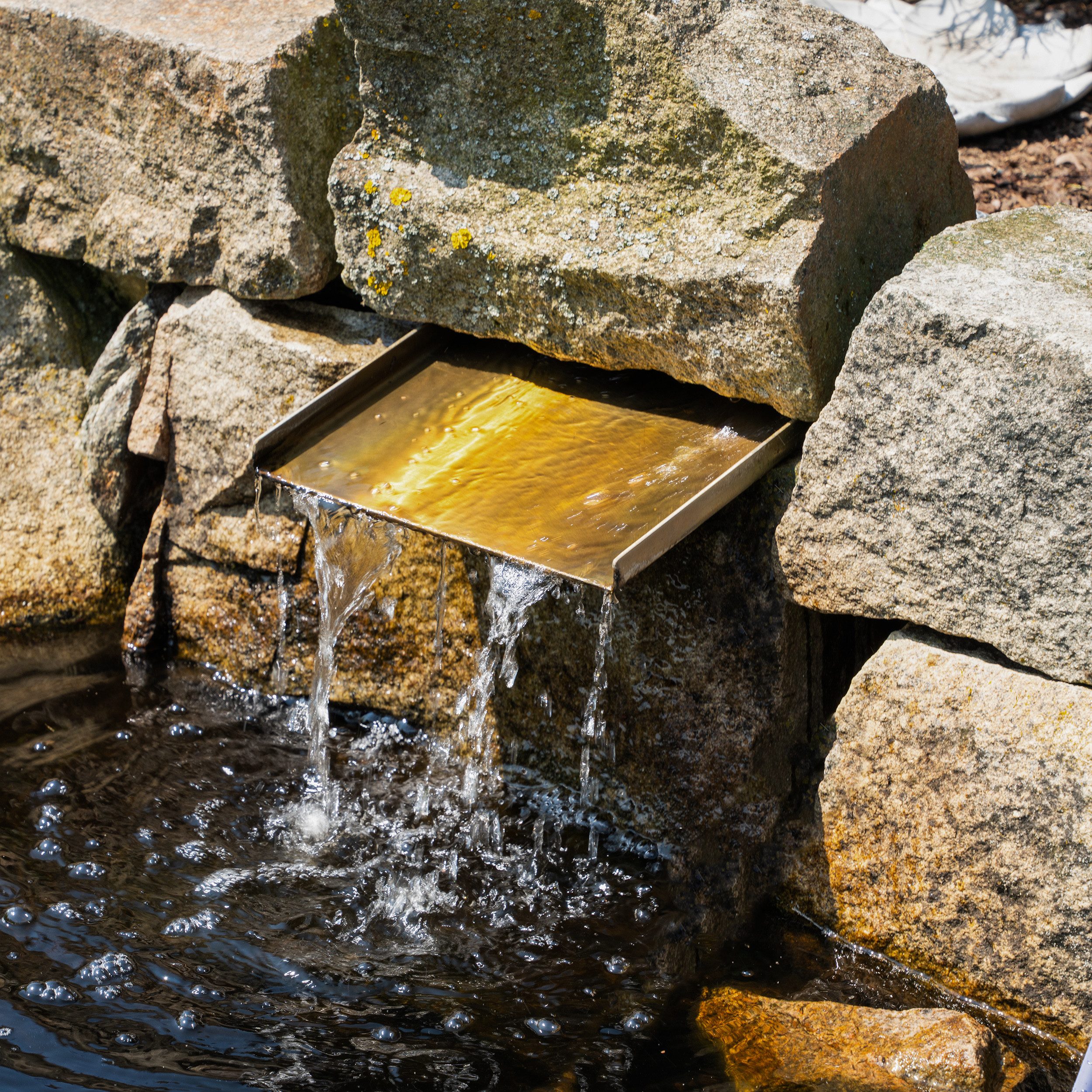 esotec Bachlaufpumpe WaterFall 25/1600 Solar Bachlaufpumpenset 1600l/h, 25Wp Modul 101018 (Komplettset)