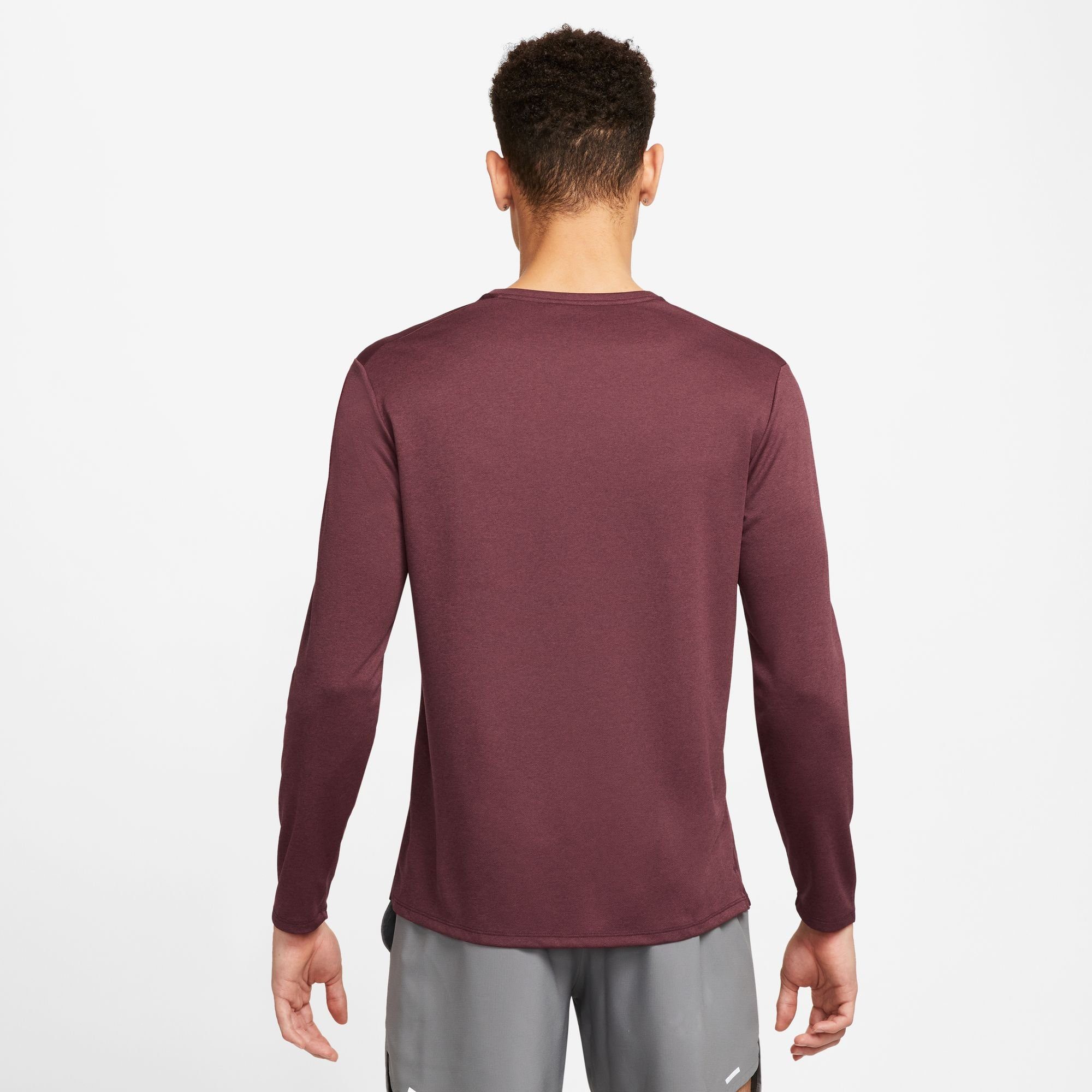 MEN'S MAROON/CEDAR/HTR/REFLECTIVE DRI-FIT UV Laufshirt Nike NIGHT RUNNING SILV MILER LONG-SLEEVE TOP