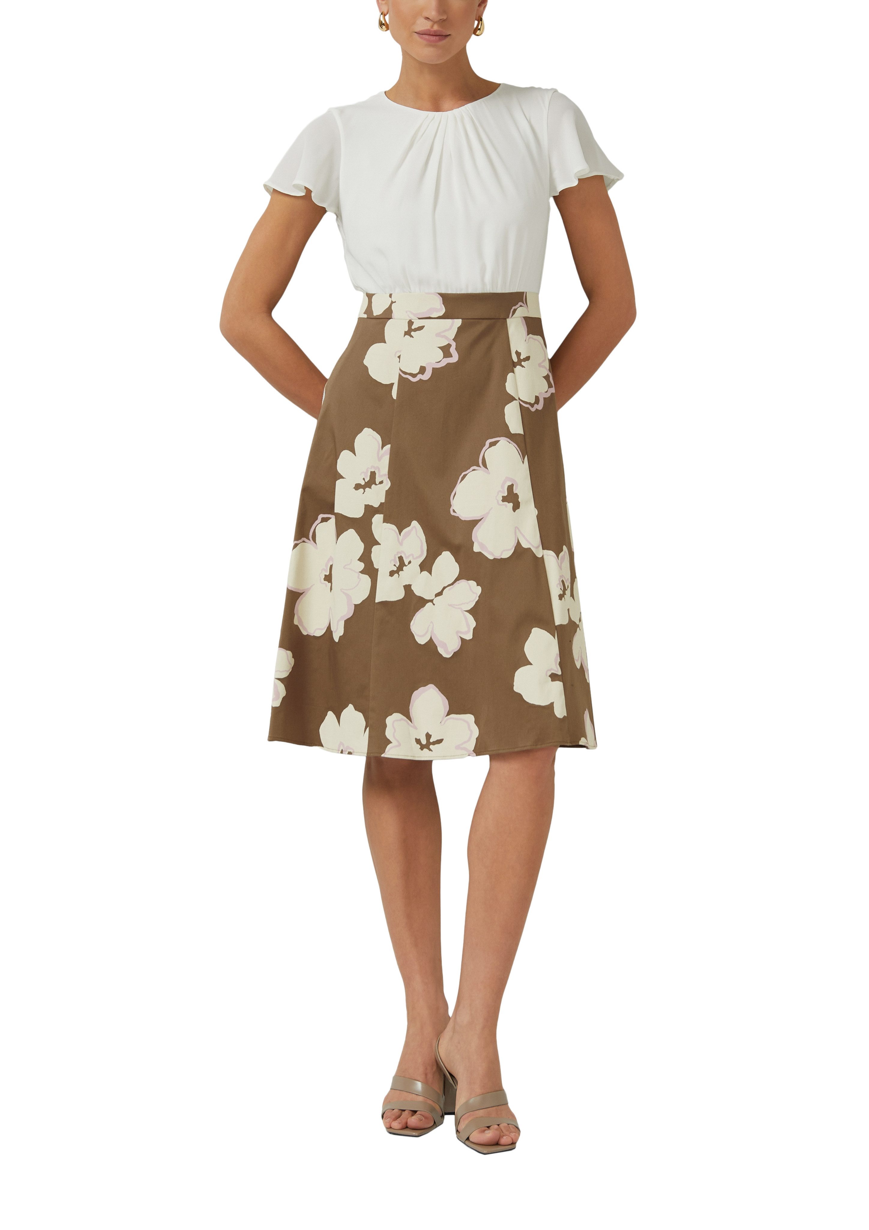 s.Oliver BLACK LABEL Etuikleid Tailliertes Etuikleid aus Baumwoll-Elasthan-Mix und geblümt