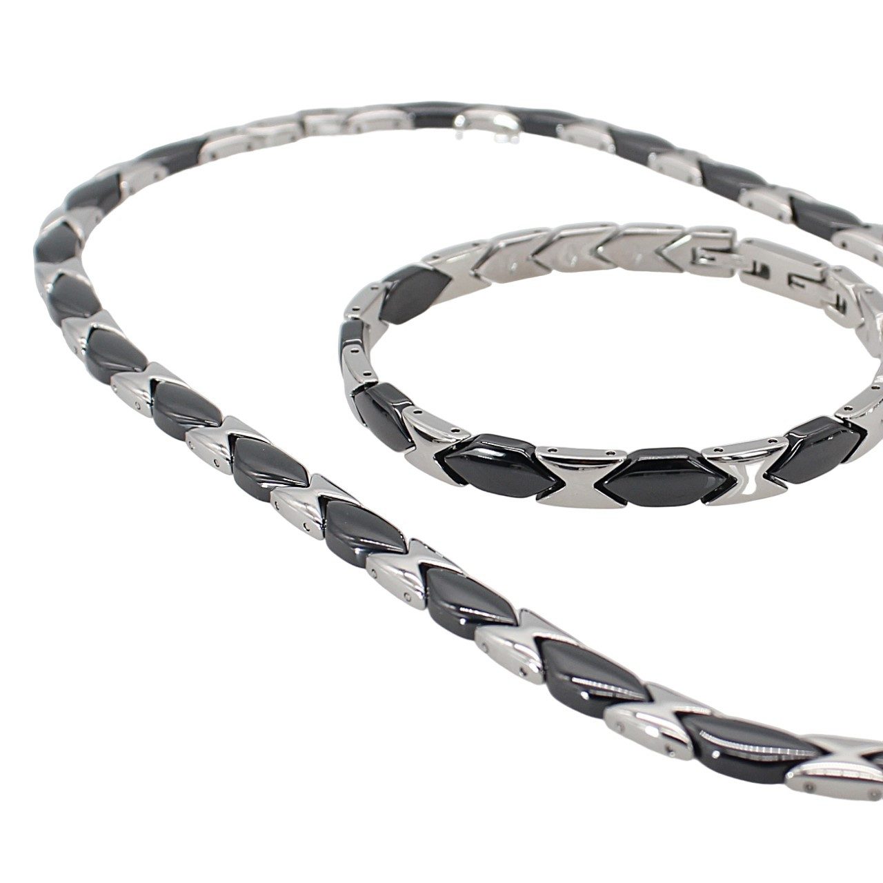 ELLAWIL Collier-Set Halskette Armband aus schwarzer Keramik mit silberfarbenen Edelstahl (Kettenlänge 49 cm, Armbandlänge 19 cm, Breite 6 mm), inklusive Geschenkschachtel