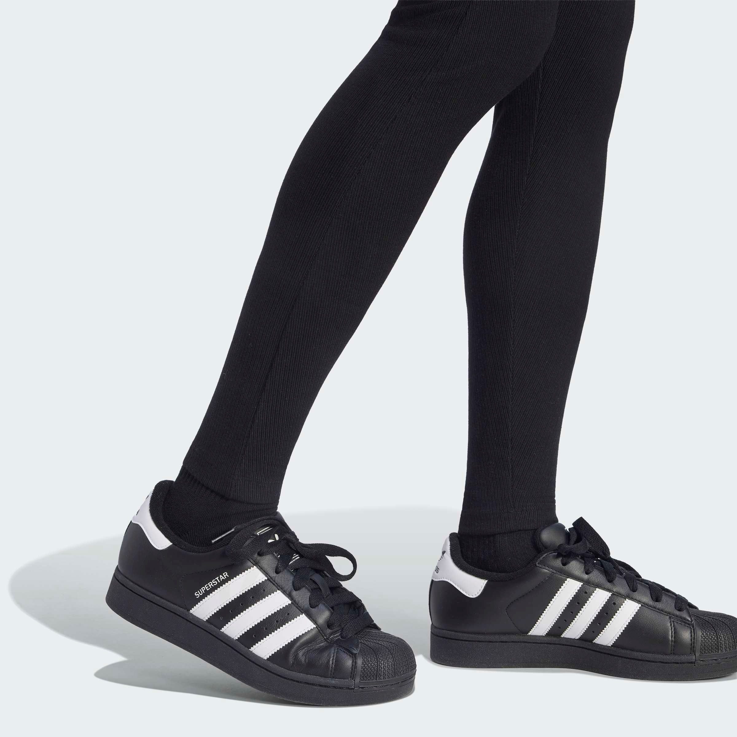 adidas Originals Leggings ESS HW LEGGINGS für Erwachsene geeignet, mit Viskose, eng anliegende Passform