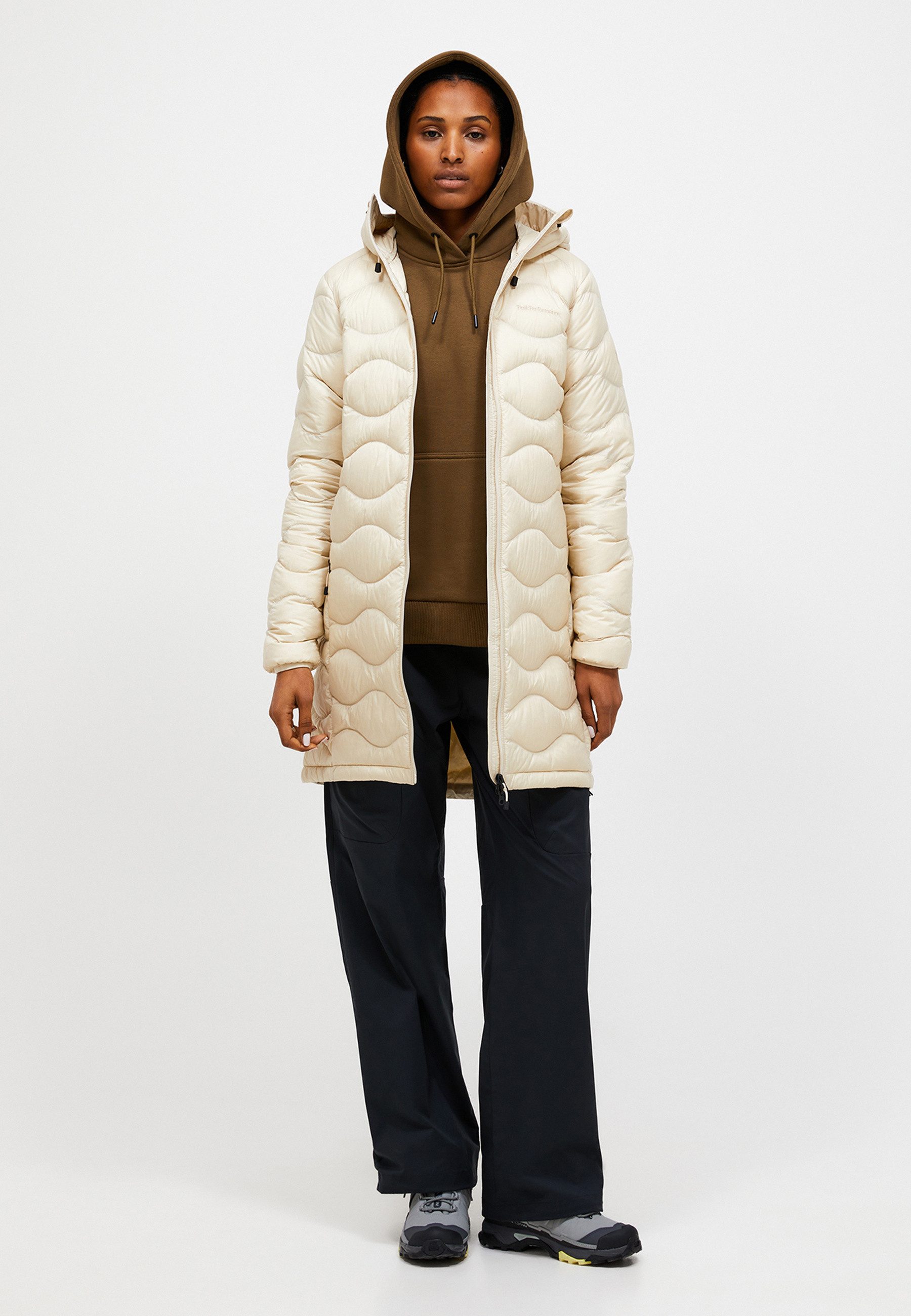 Peak Performance Daunenmantel W Helium Down Parka mit sportivem Design
