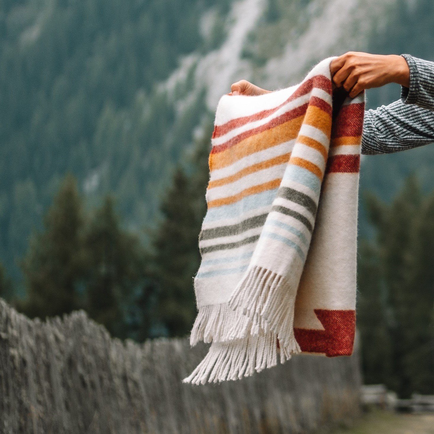 Plaid PRÄRIE, Steppenwolle, Nachhaltige Wolldecke bunt günstig online kaufen